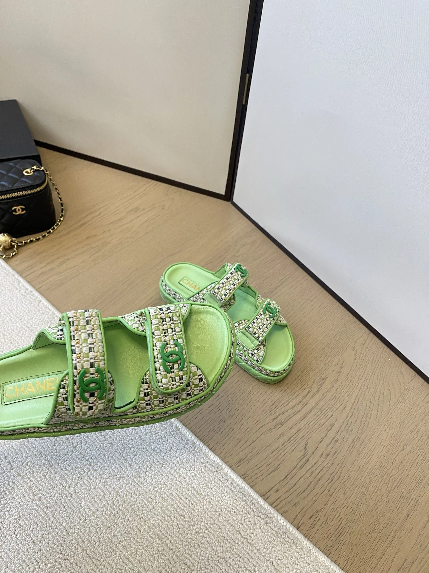 Chanel Slippers Vibrant 17714
