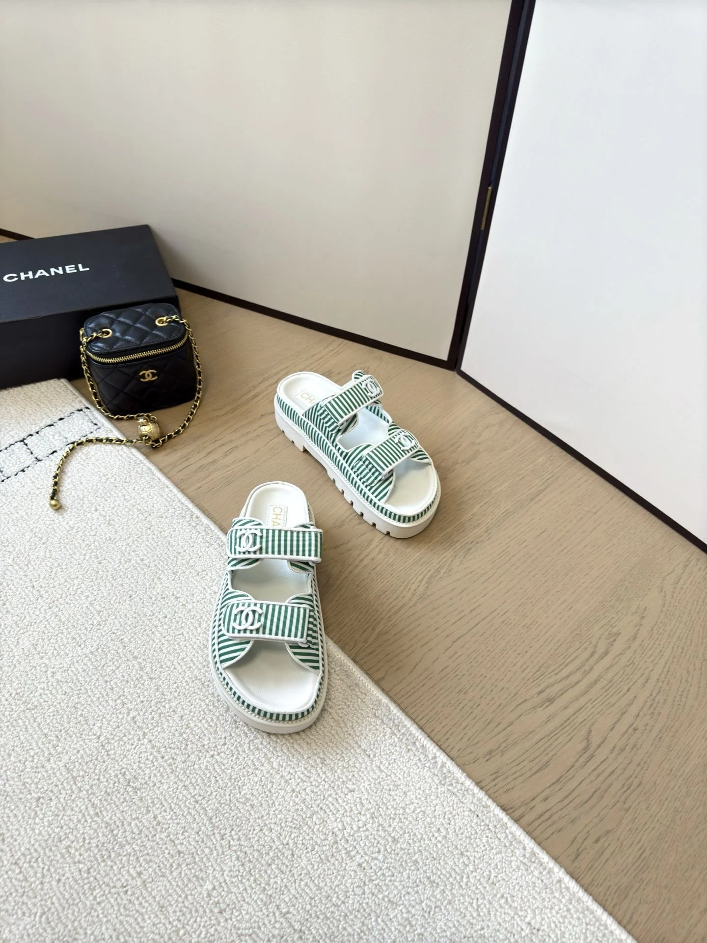 RelaxedFit Chanel Slippers 17719