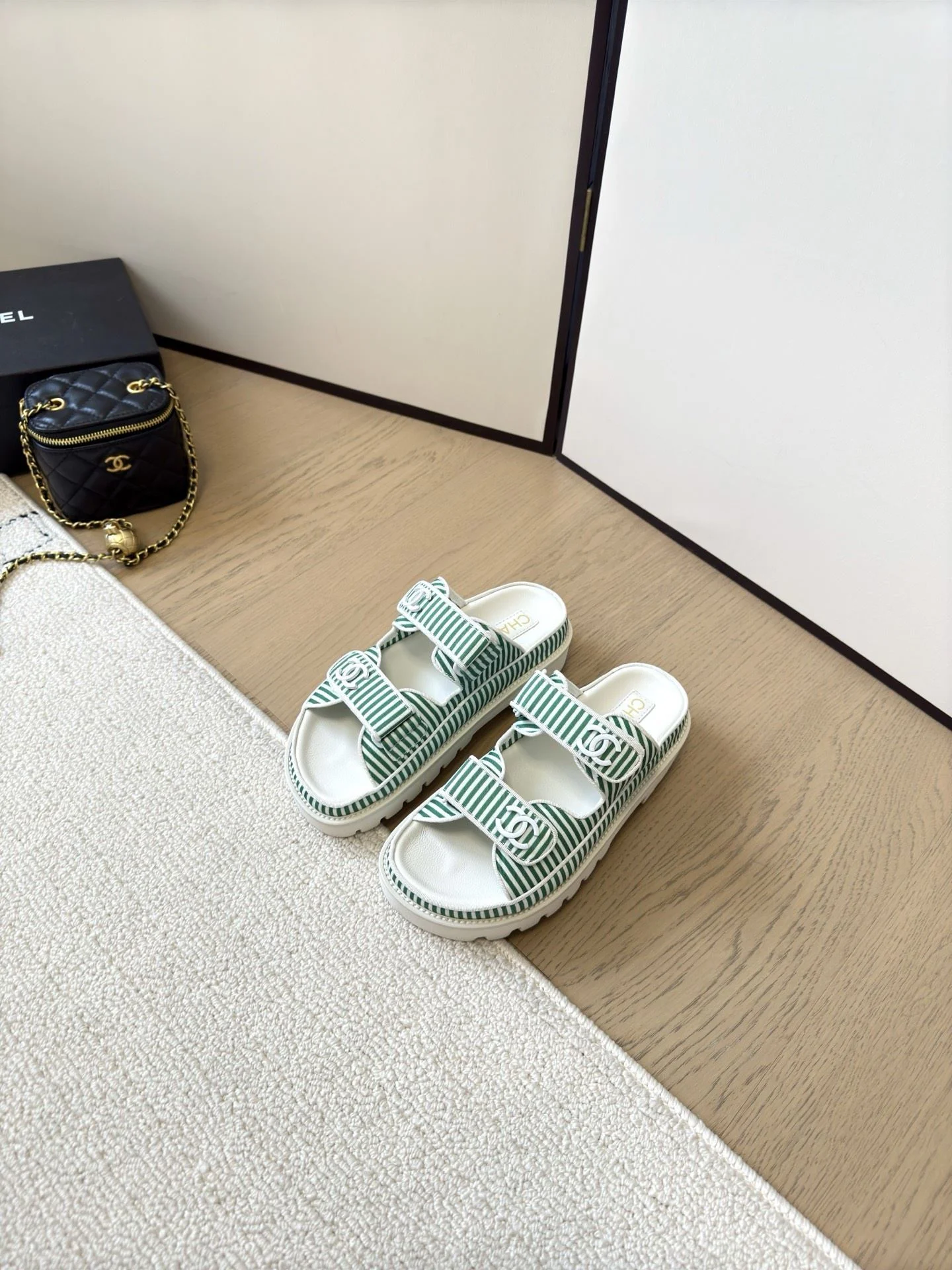 RelaxedFit Chanel Slippers 17719