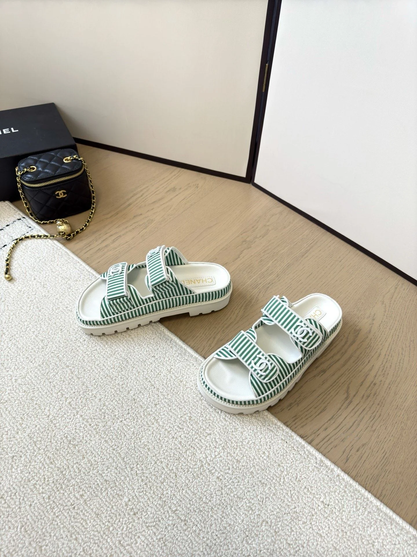 RelaxedFit Chanel Slippers 17719