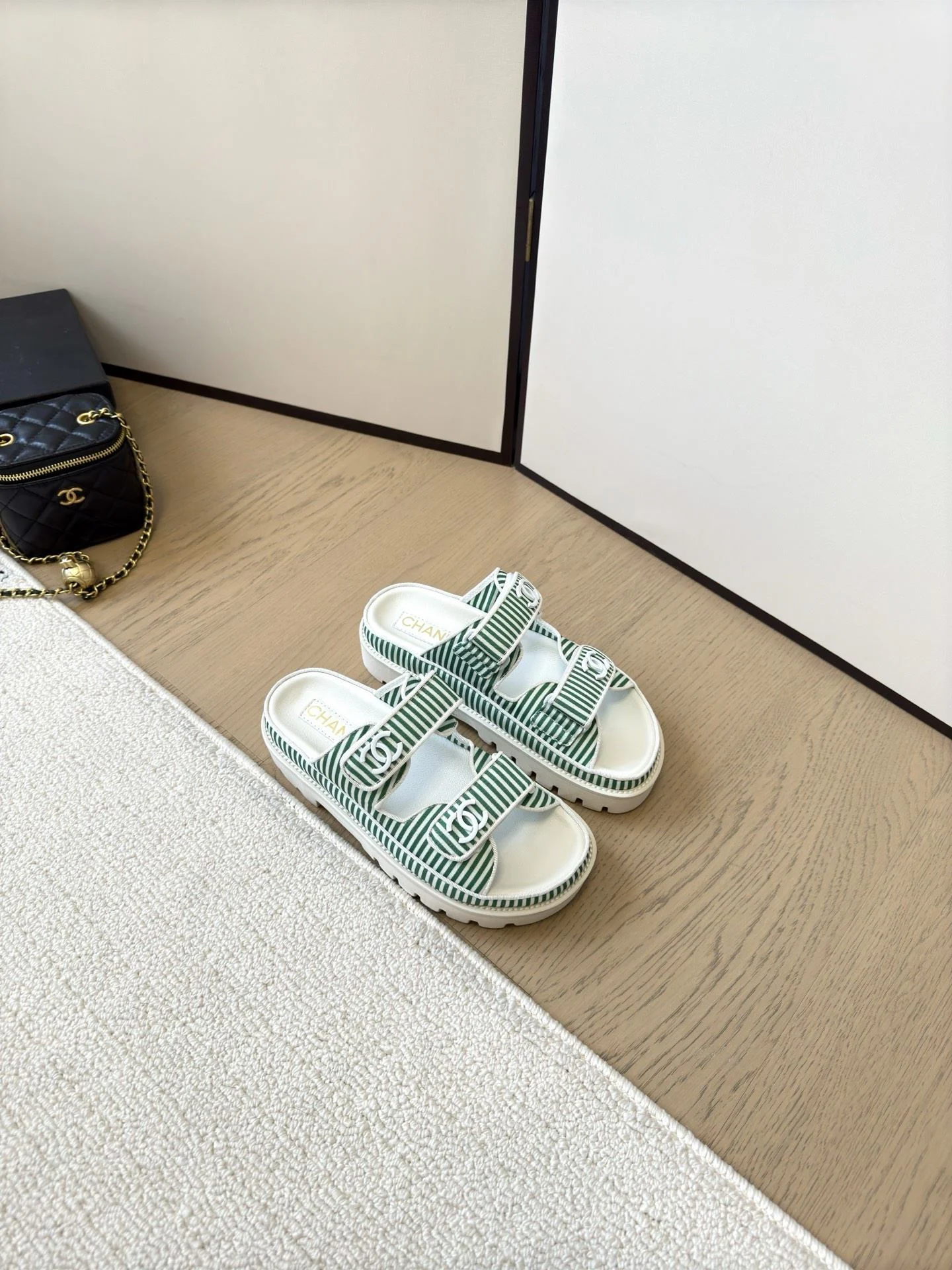 RelaxedFit Chanel Slippers 17719