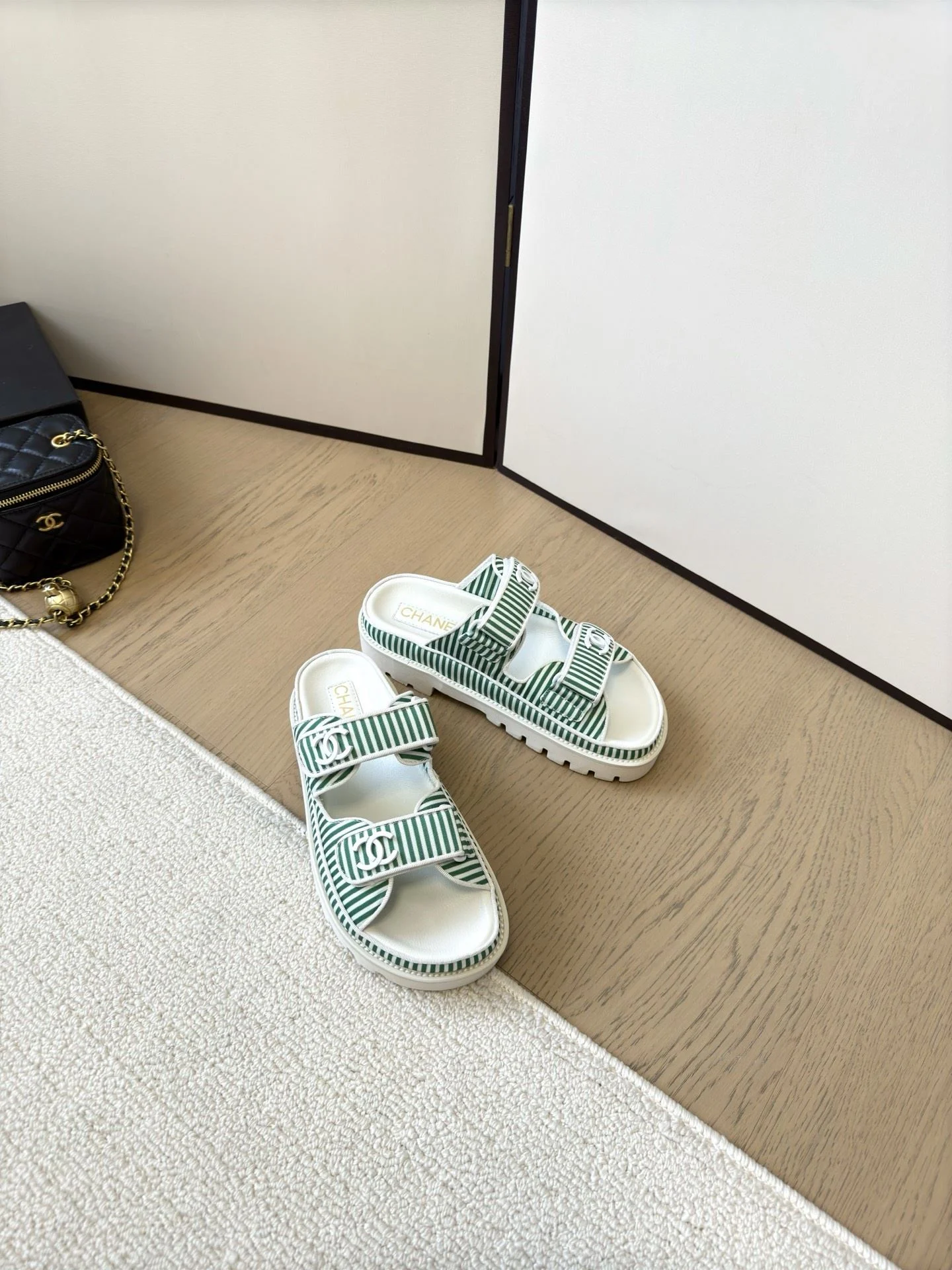RelaxedFit Chanel Slippers 17719
