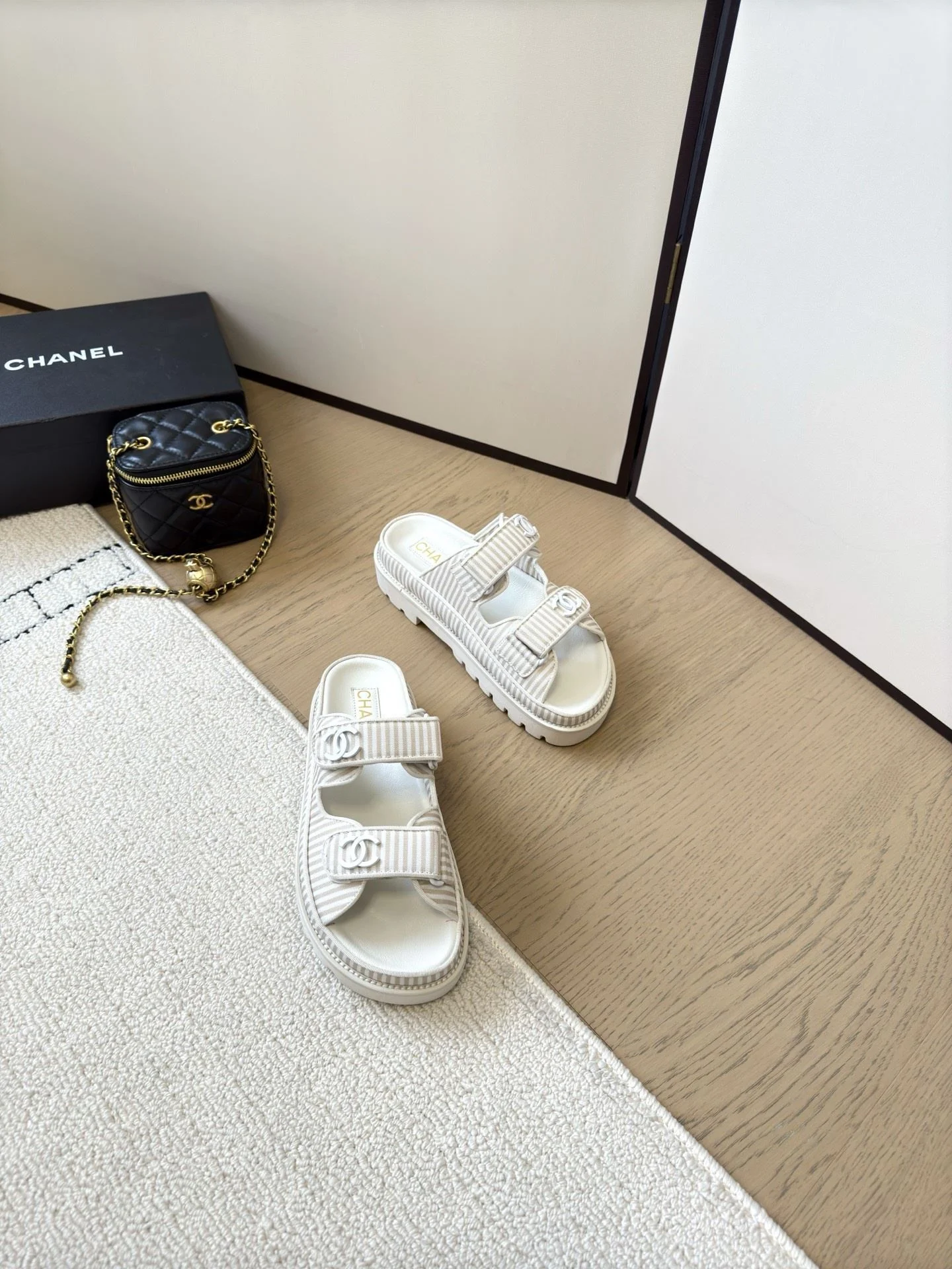 Chanel Slippers ComfortFit 17711
