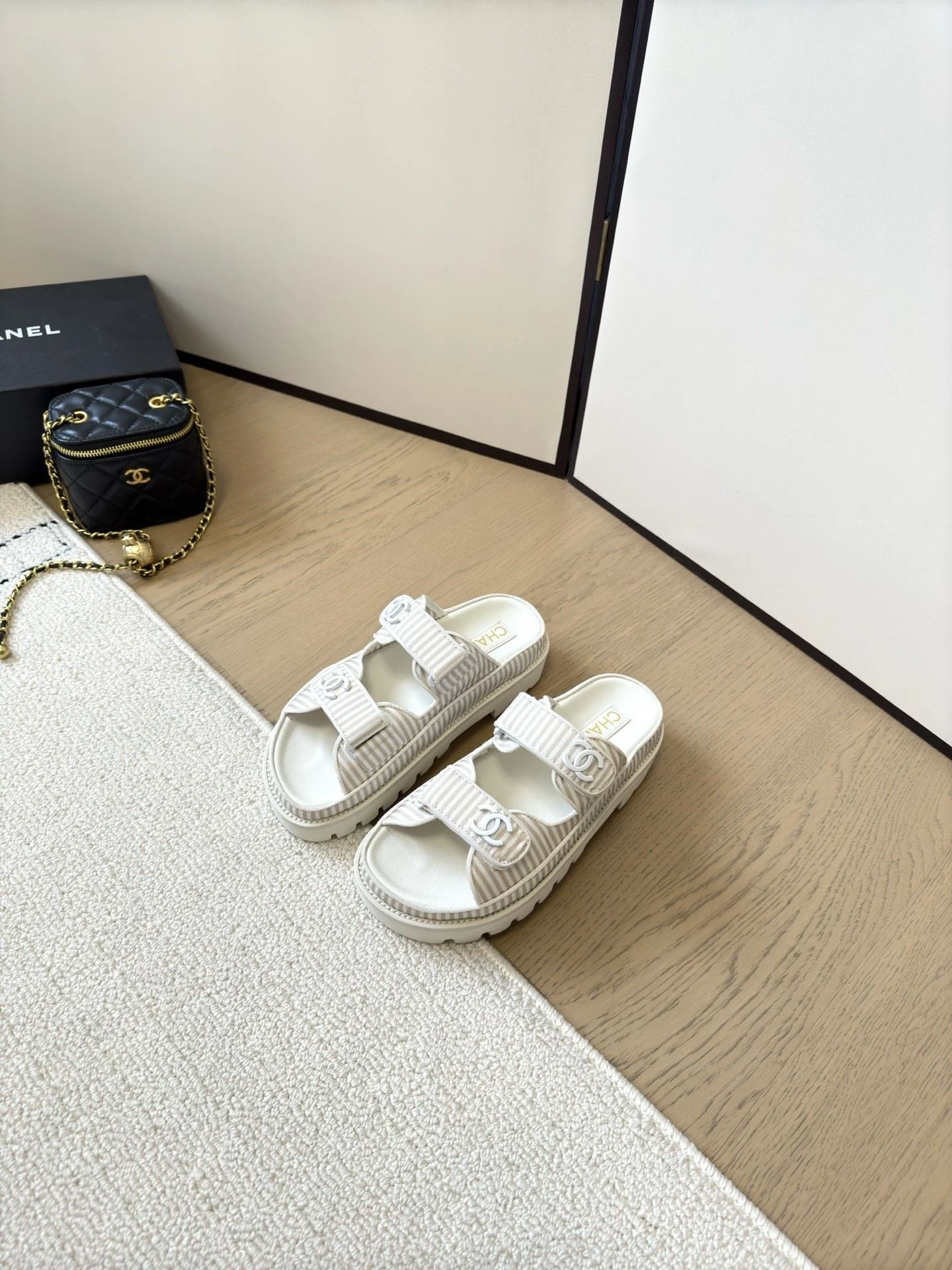 Chanel Slippers ComfortFit 17711