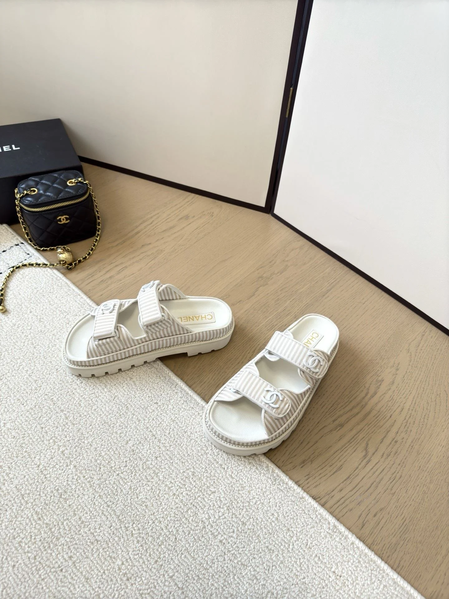 Chanel Slippers ComfortFit 17711