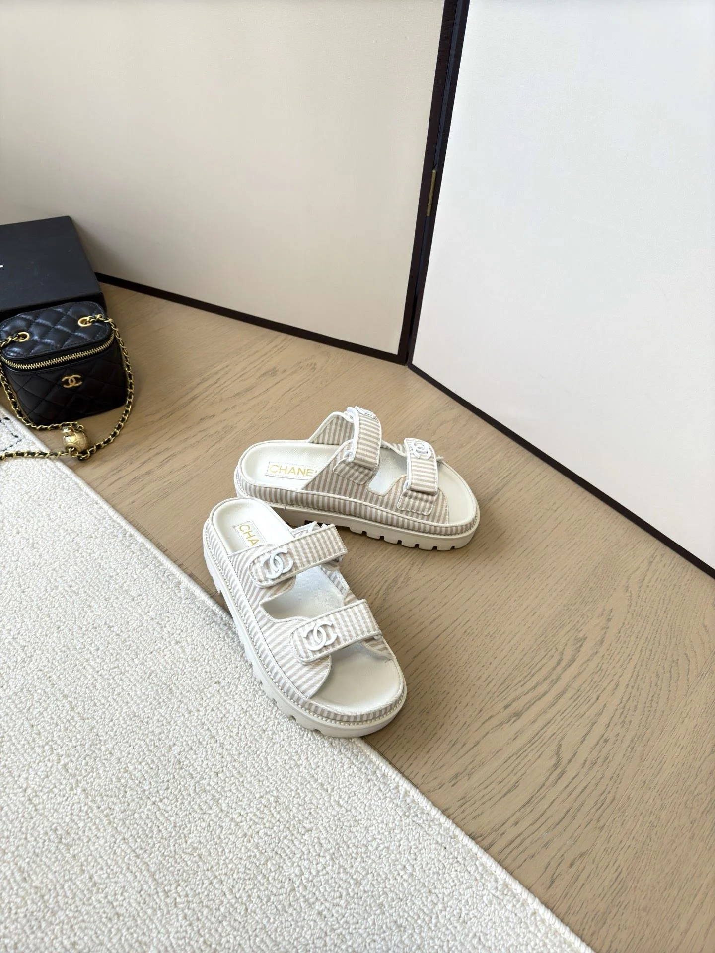 Chanel Slippers ComfortFit 17711