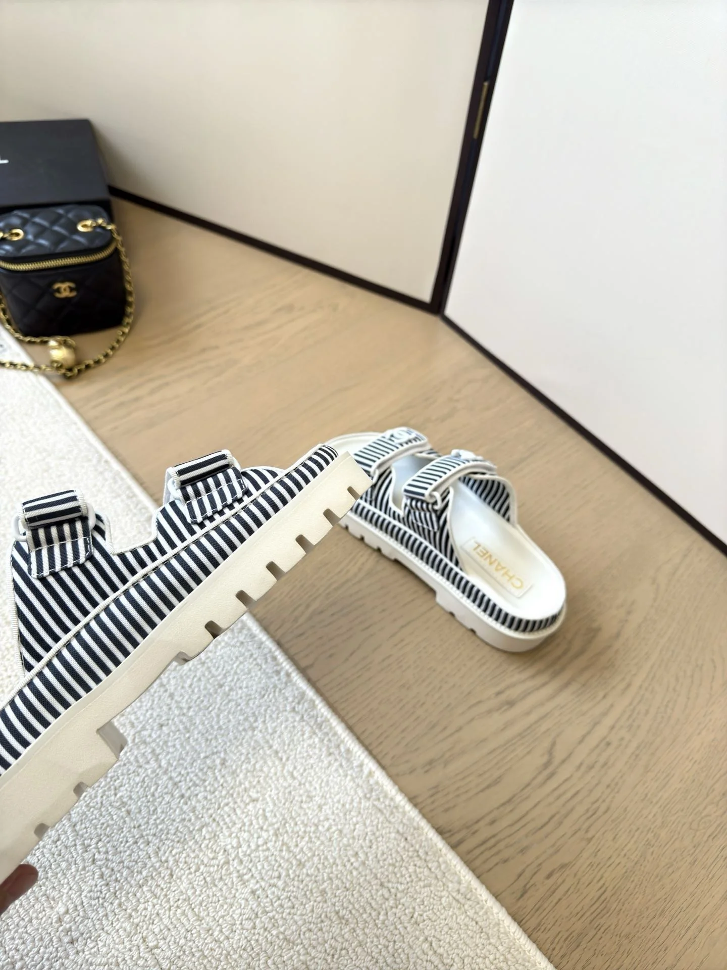 Chanel Slippers Elegant 17709