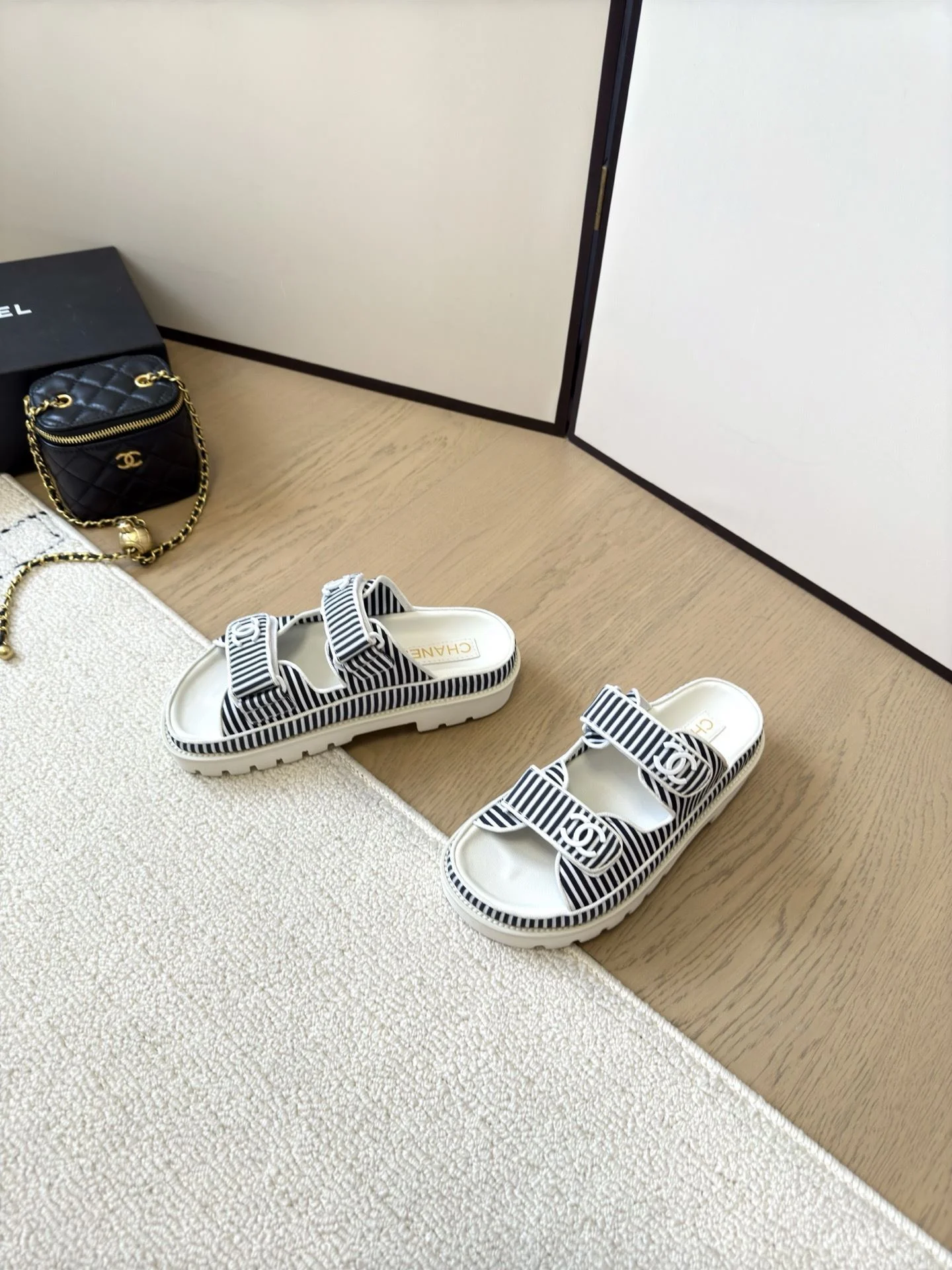 Chanel Slippers Elegant 17709