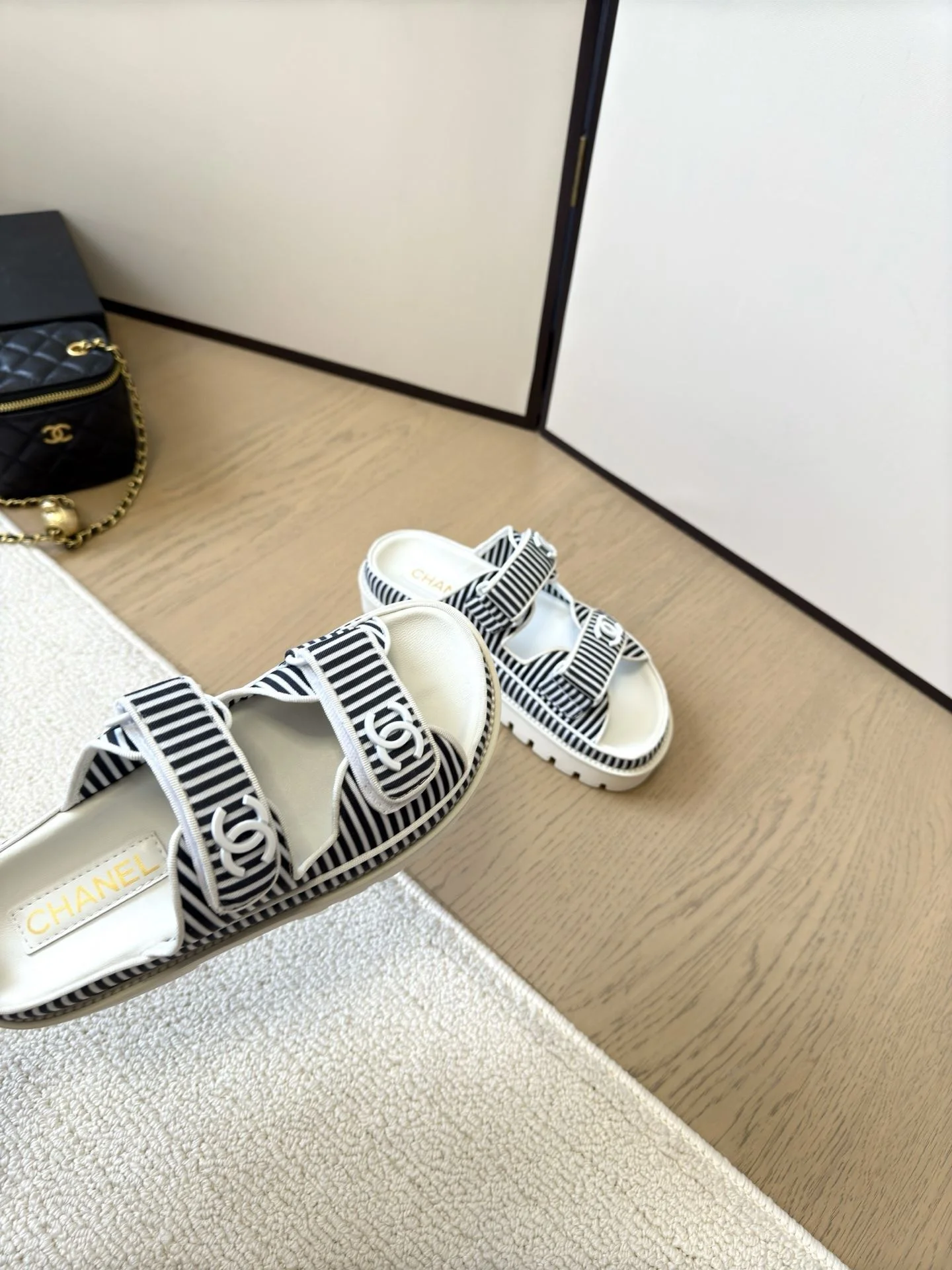 Chanel Slippers Elegant 17709