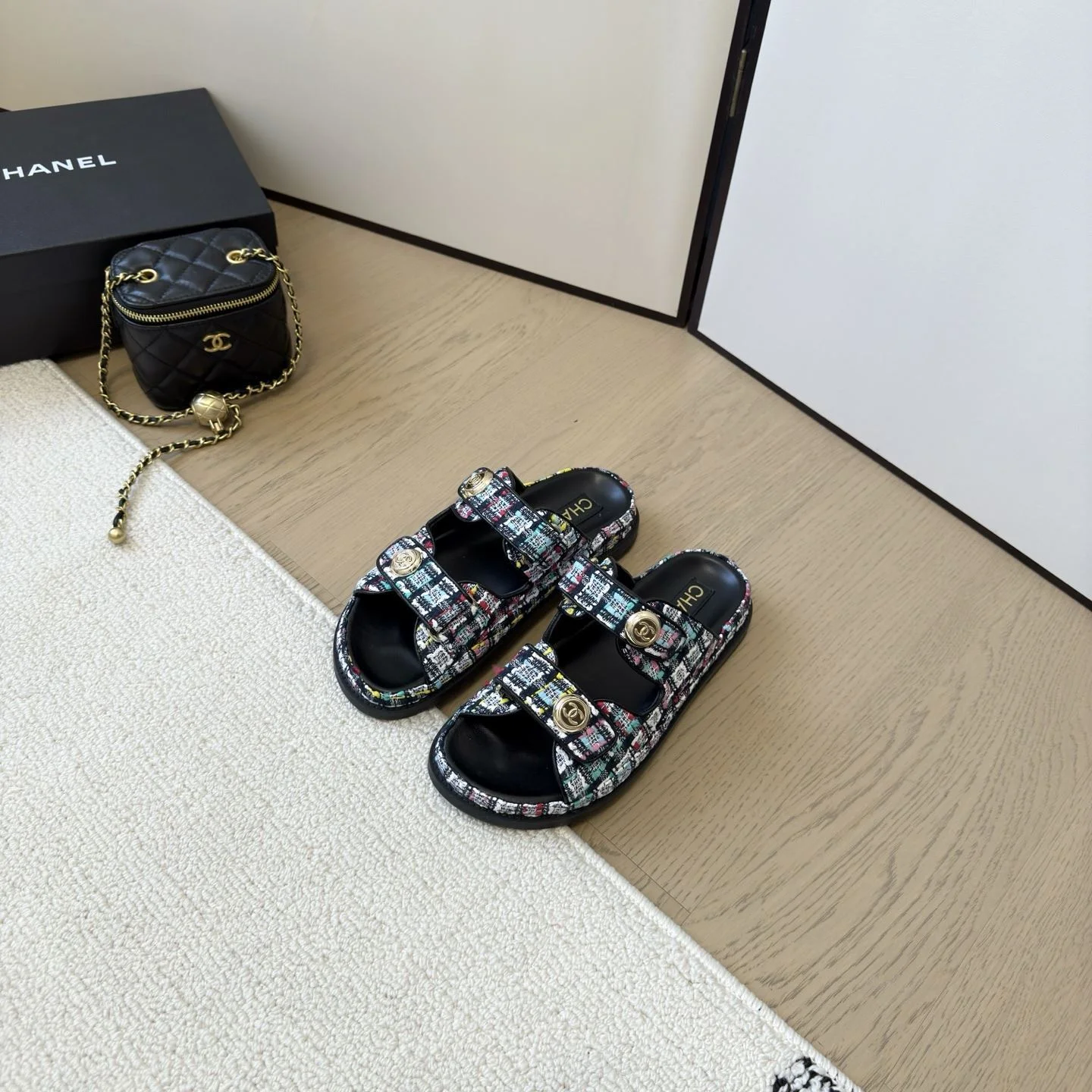 Chanel Slippers Sleek 17713