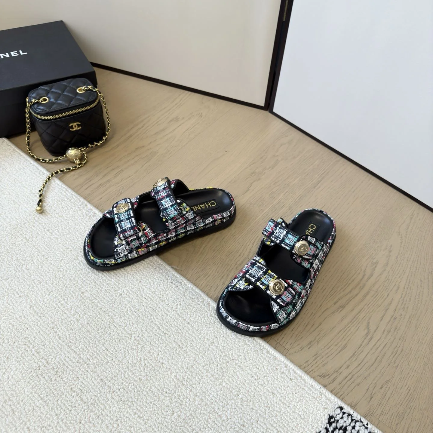 Chanel Slippers Sleek 17713