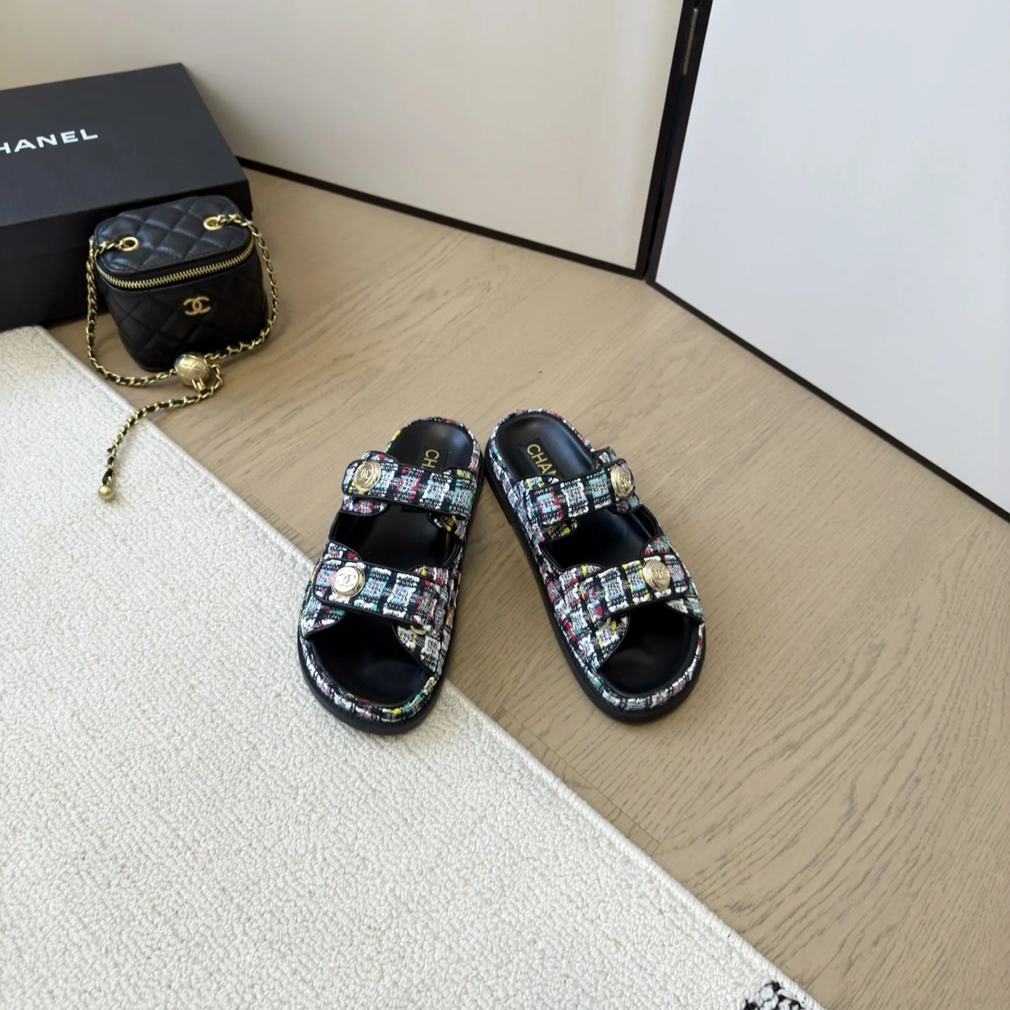 Chanel Slippers Sleek 17713