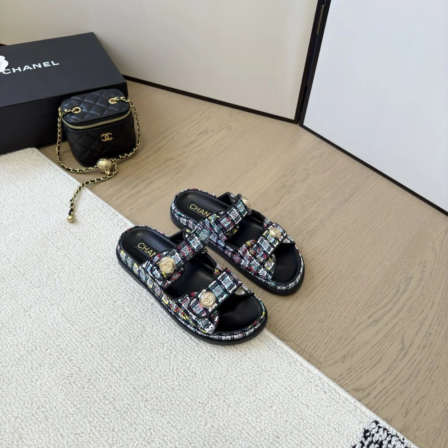 Chanel Slippers Sleek 17713
