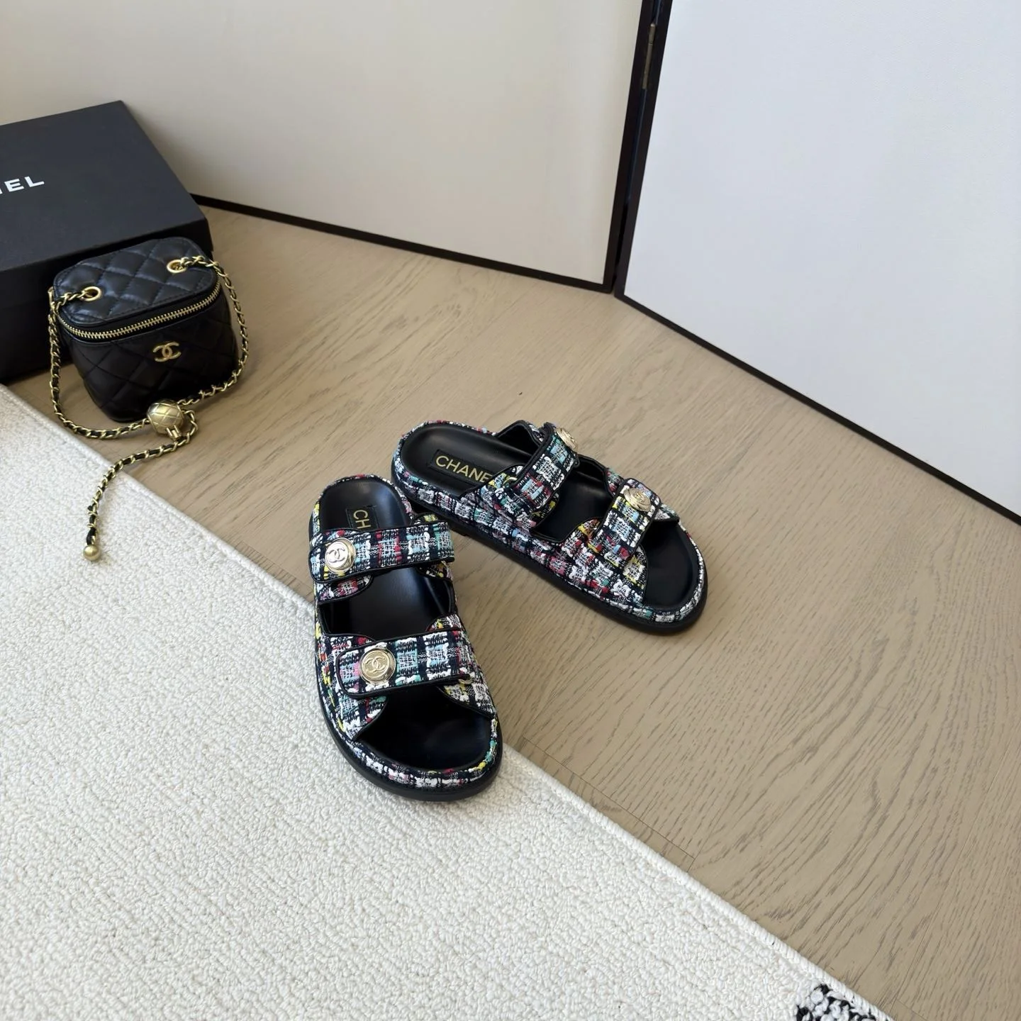 Chanel Slippers Sleek 17713