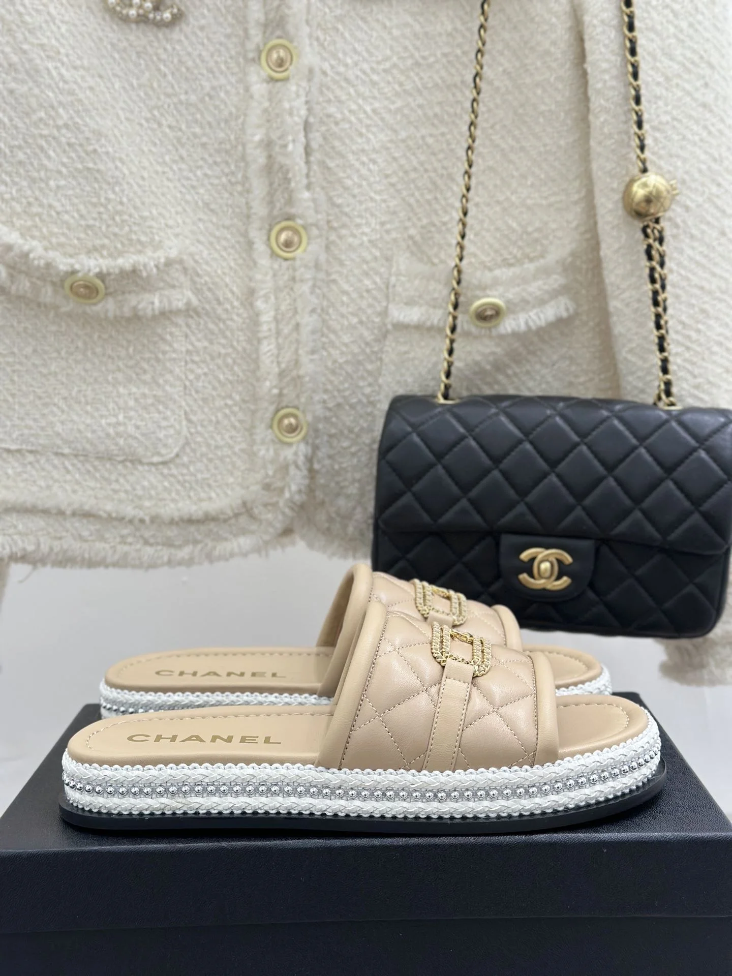 Chanel Slippers Bold 17696