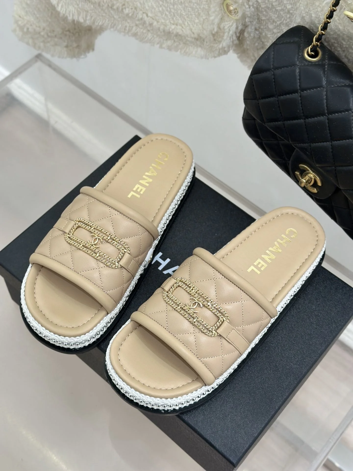Chanel Slippers Bold 17696