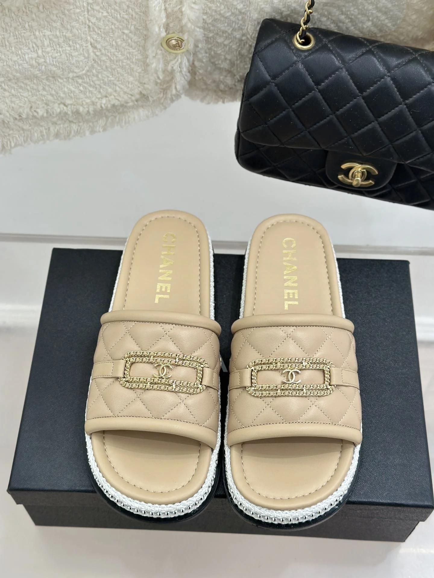 Chanel Slippers Bold 17696