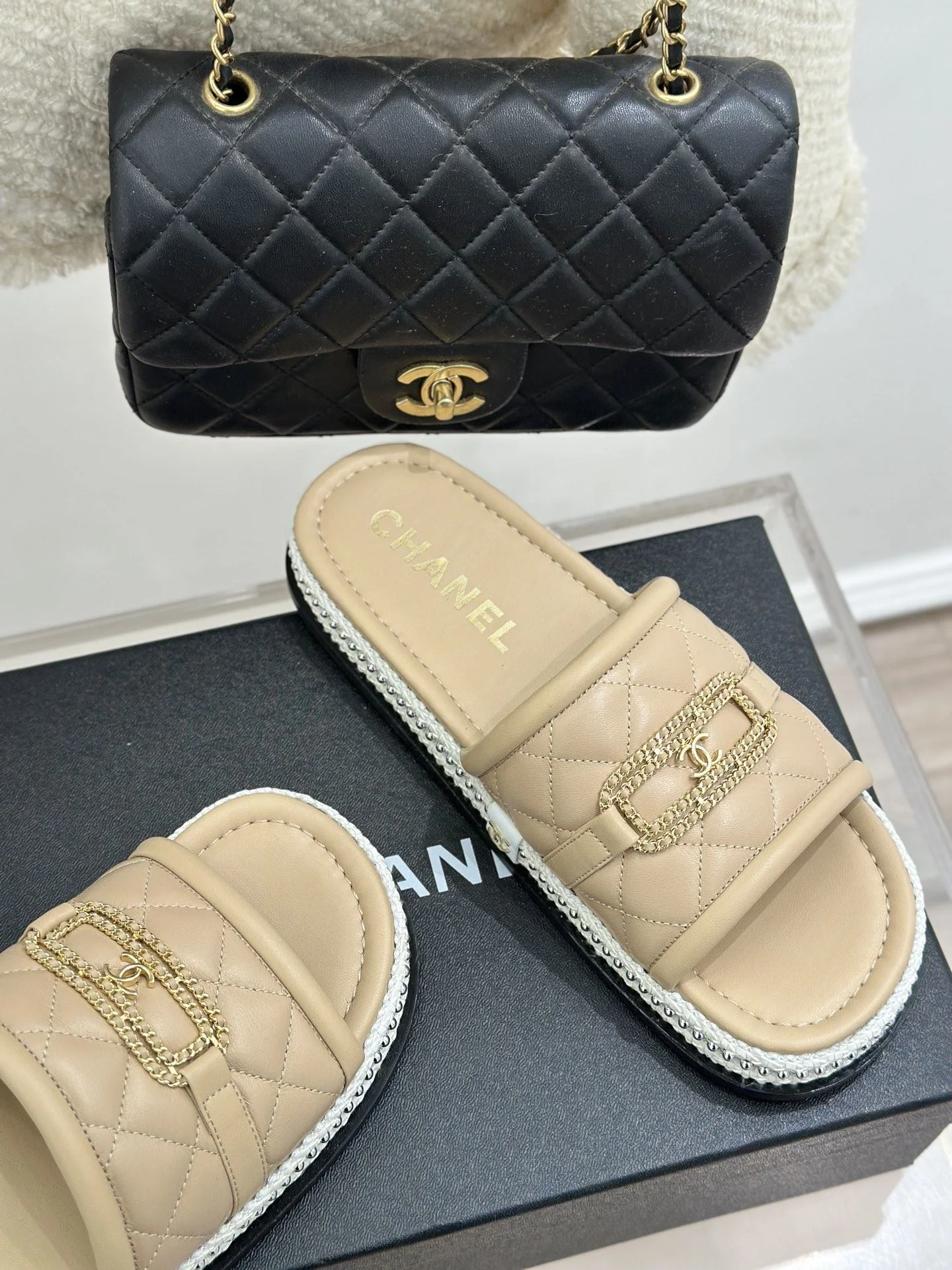 Chanel Slippers Bold 17696