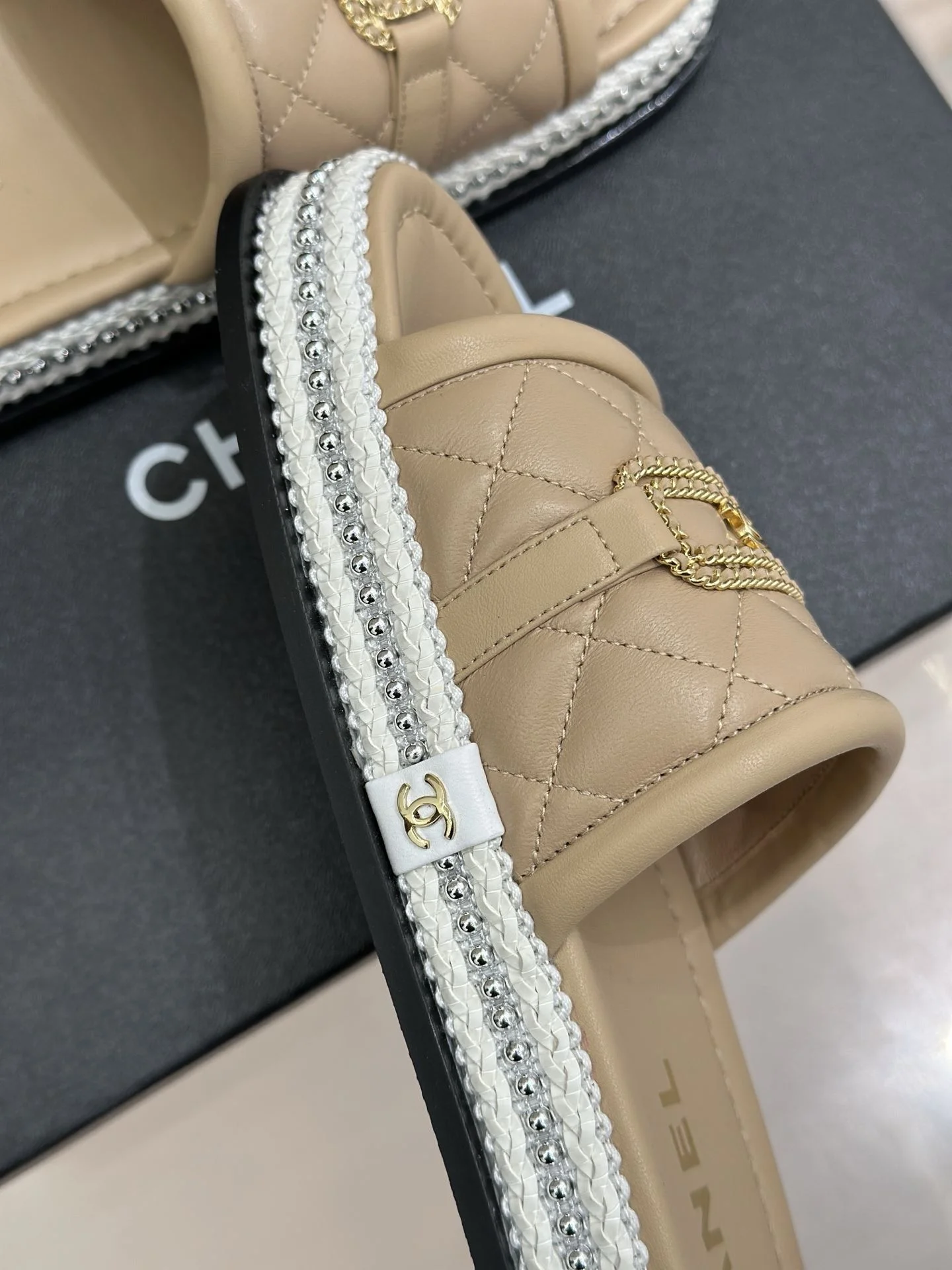 Chanel Slippers Bold 17696