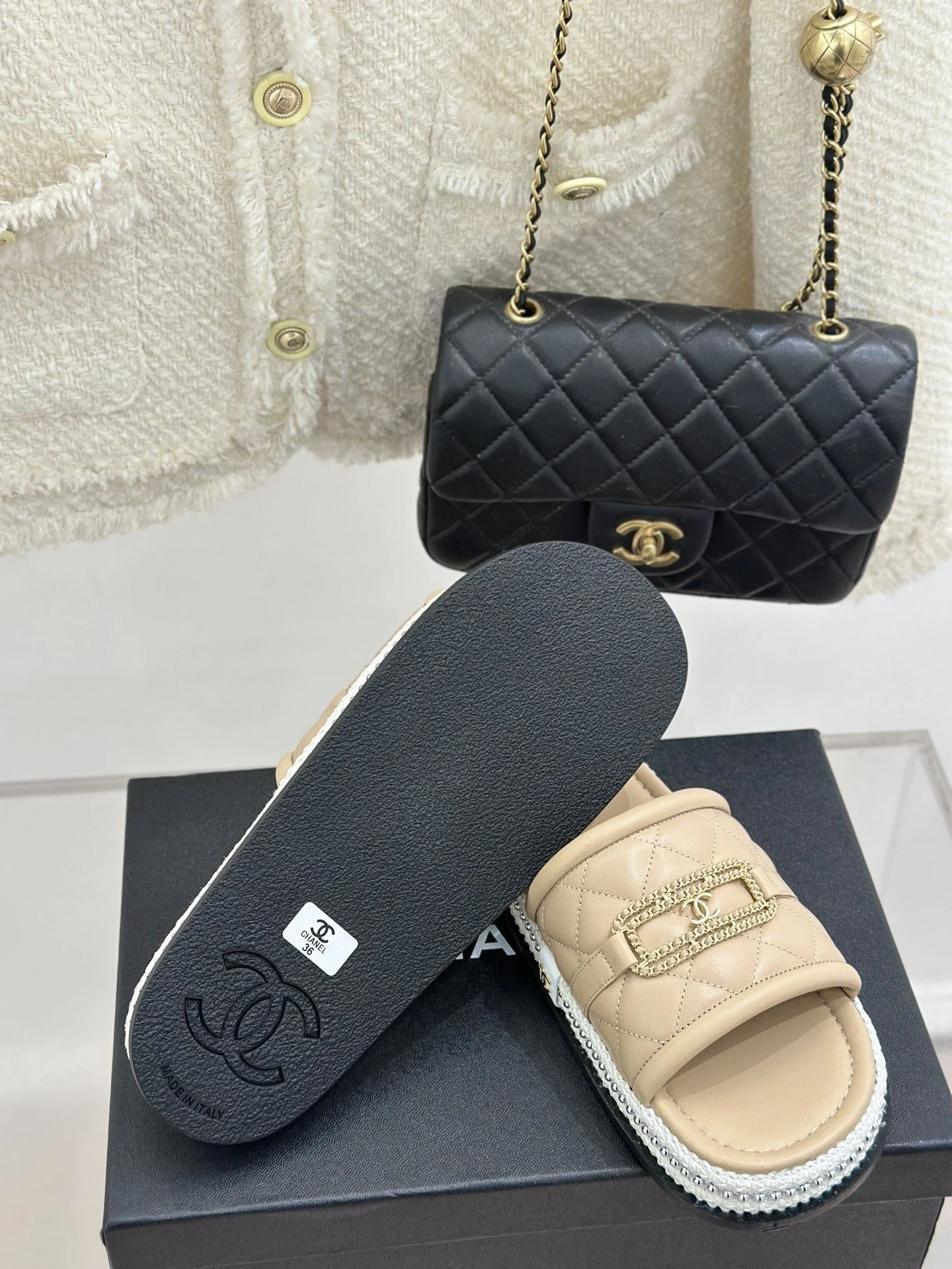Chanel Slippers Bold 17696