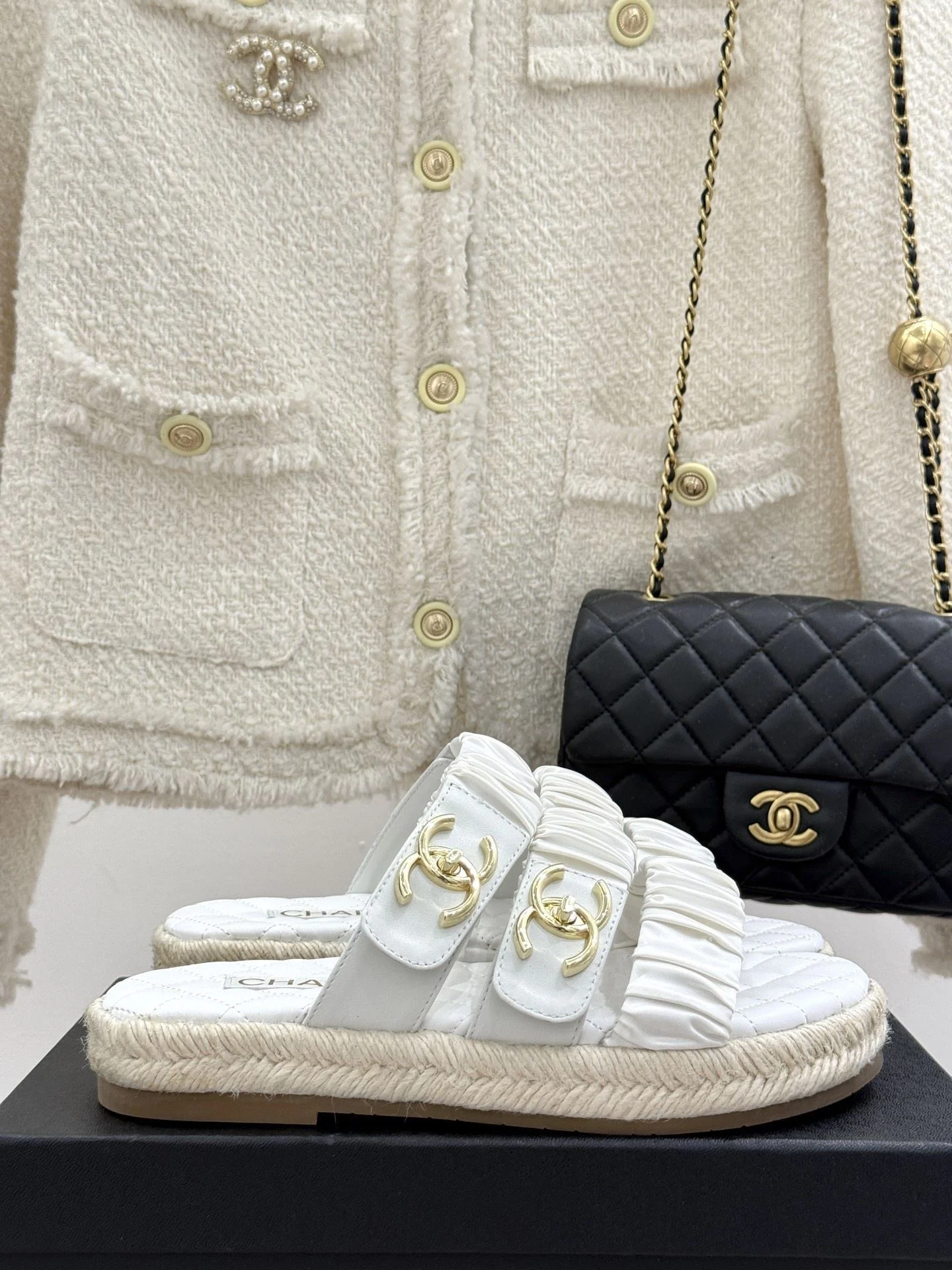 Refined Chanel Slippers 17698