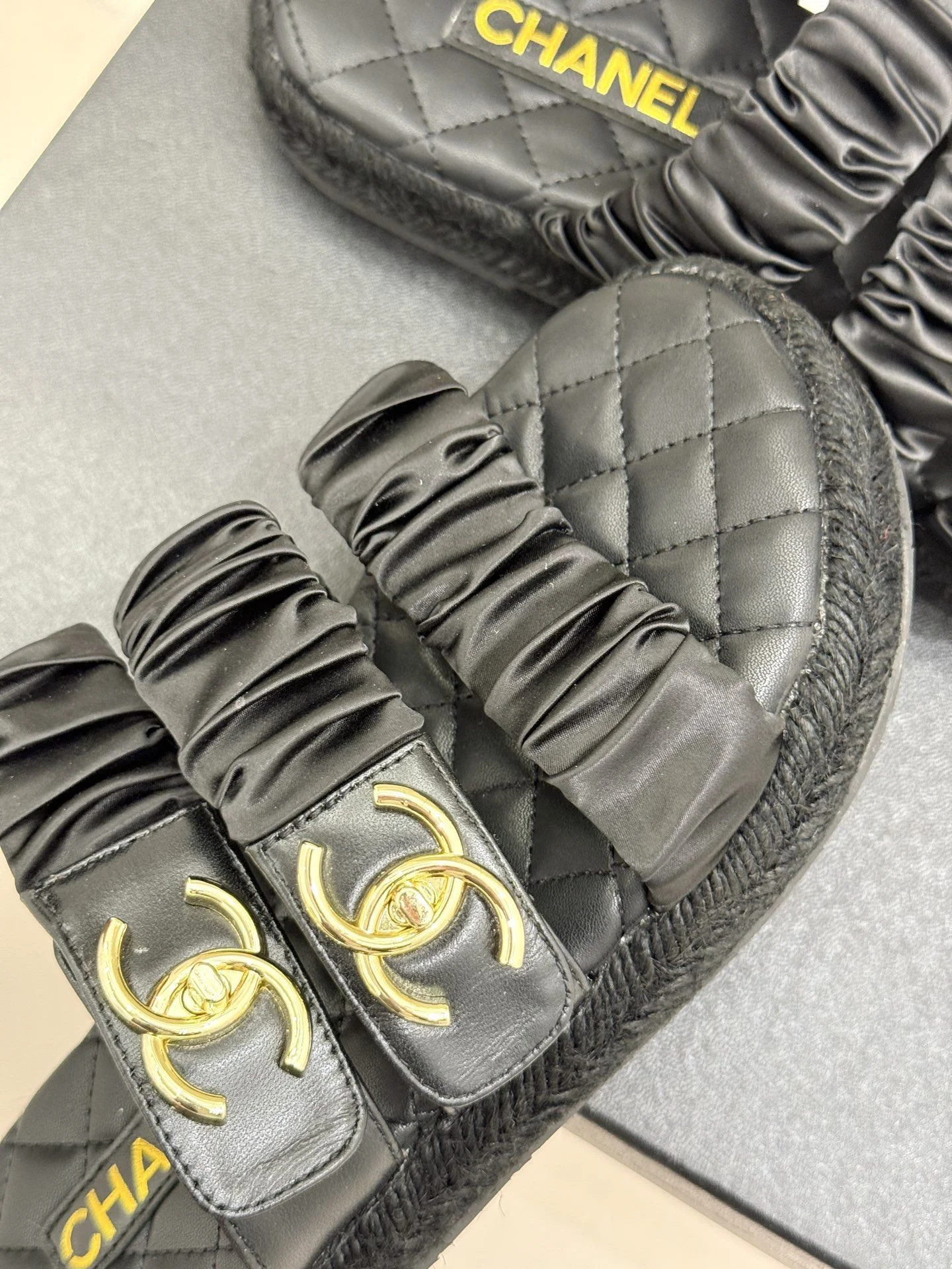 Chanel Slippers ZipUp 17695