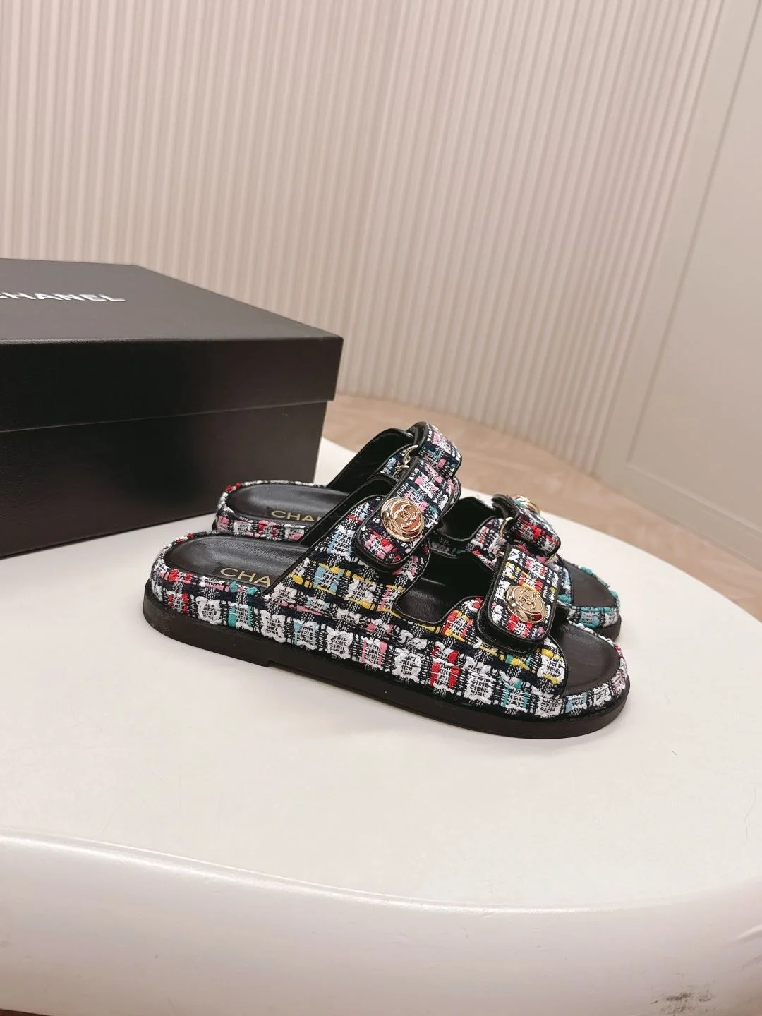 Chanel Slippers Sporty 17668