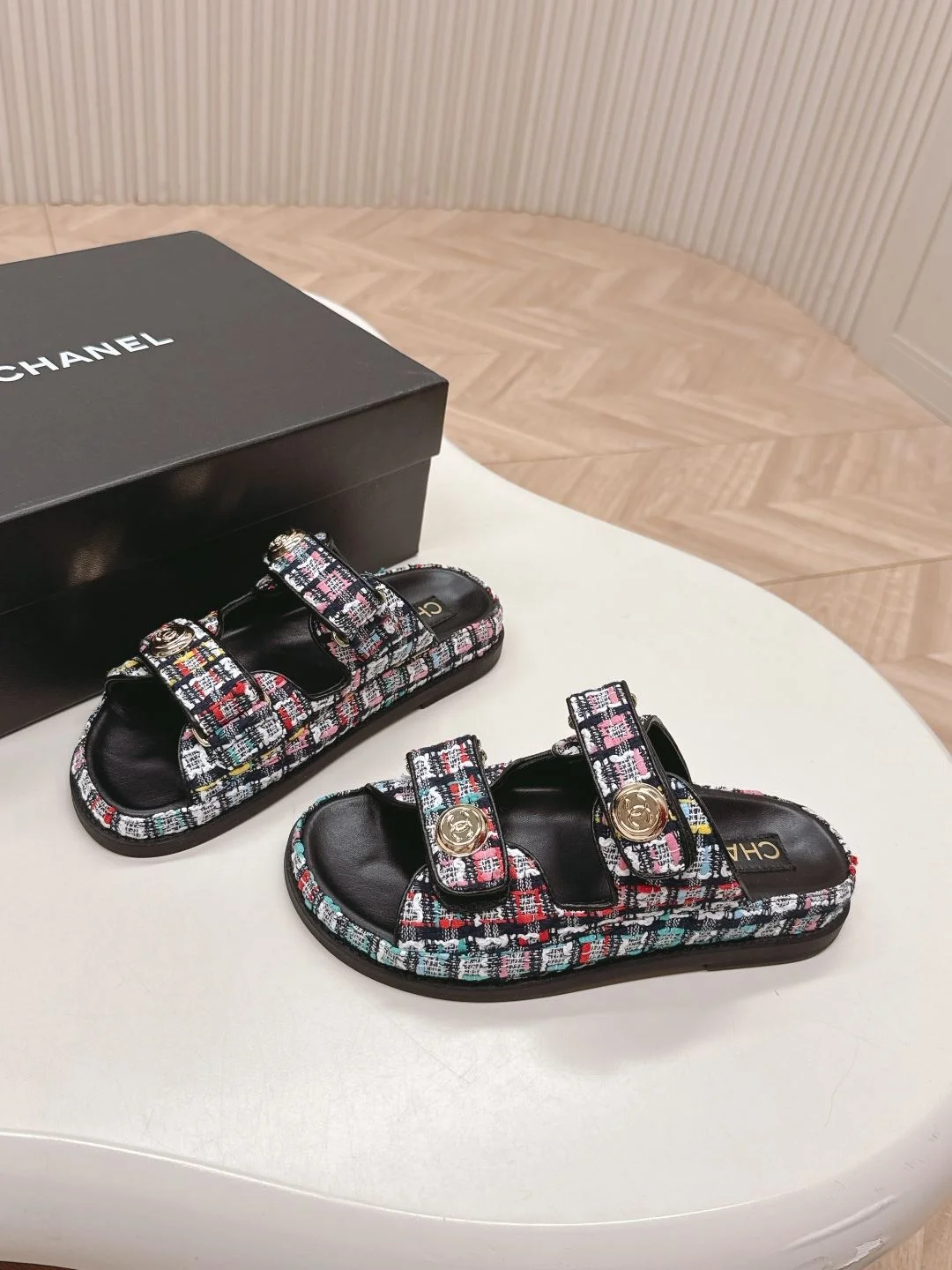 Chanel Slippers Sporty 17668