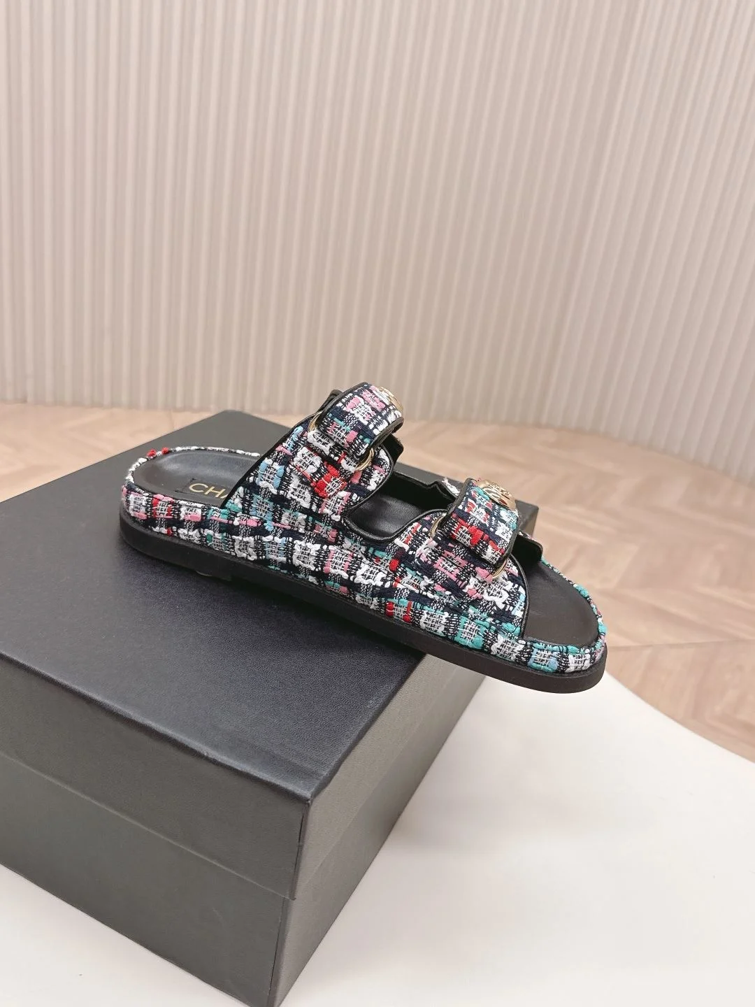 Chanel Slippers Sporty 17668