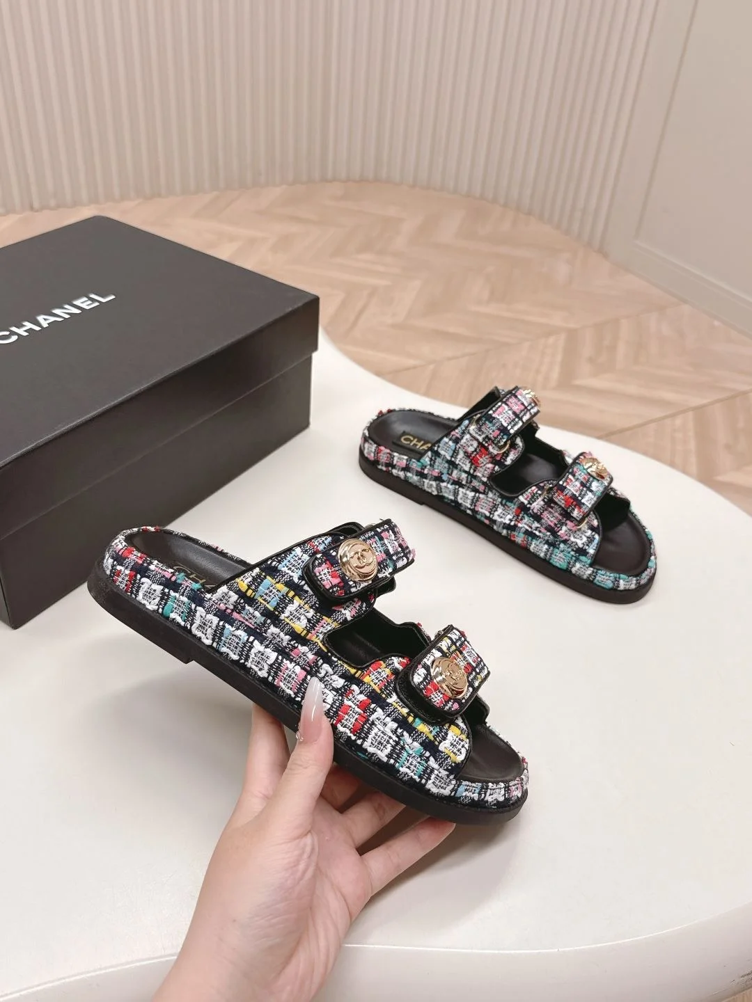 Chanel Slippers Sporty 17668