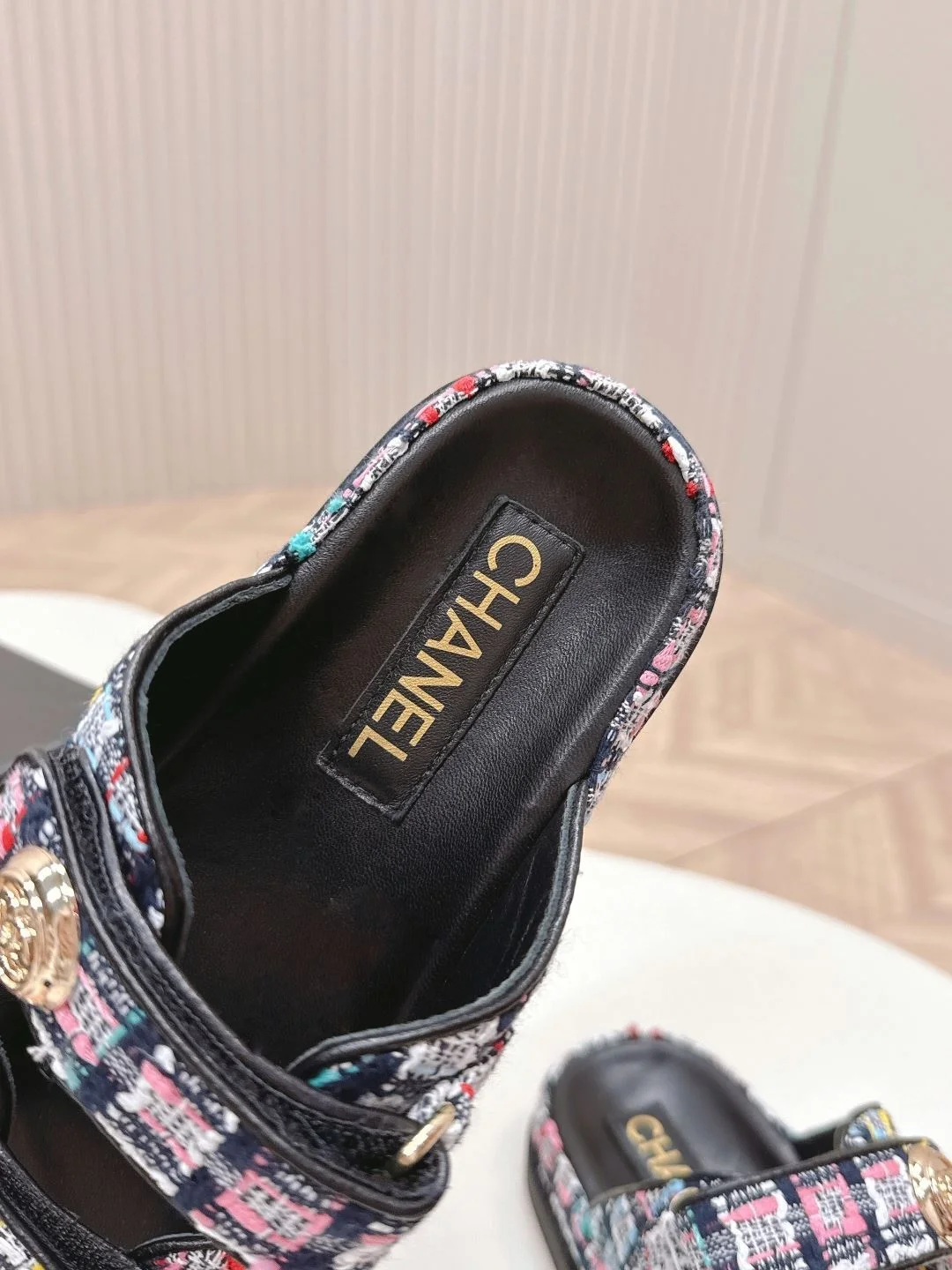 Chanel Slippers Sporty 17668