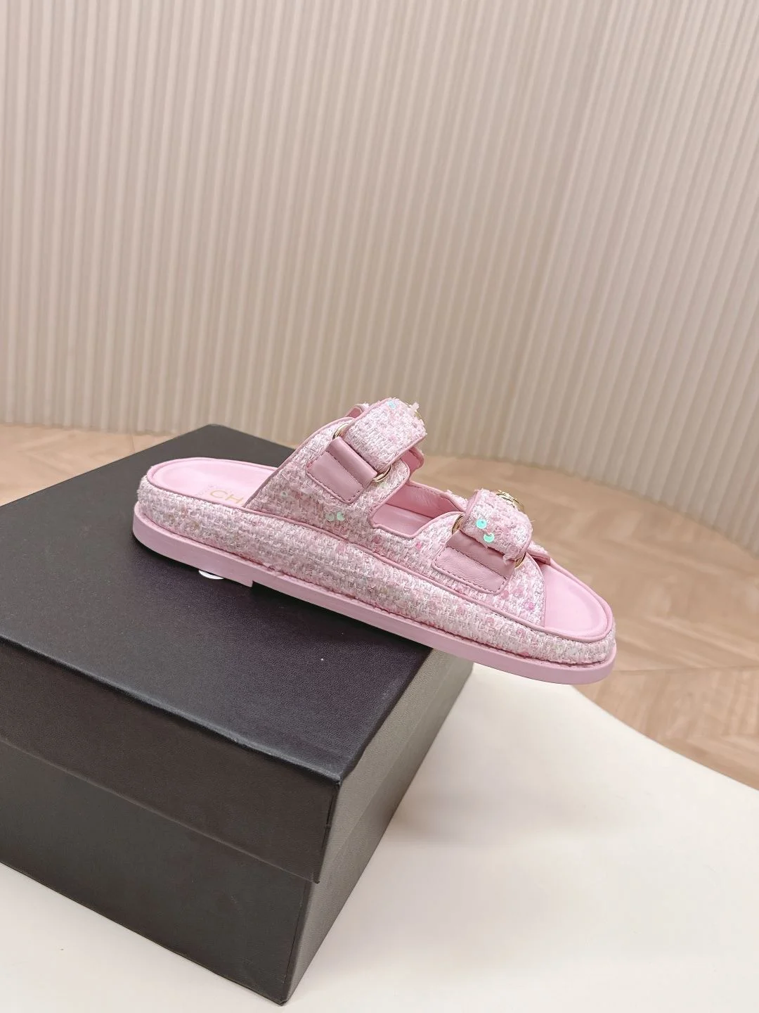 Sleek Chanel Slippers 17666