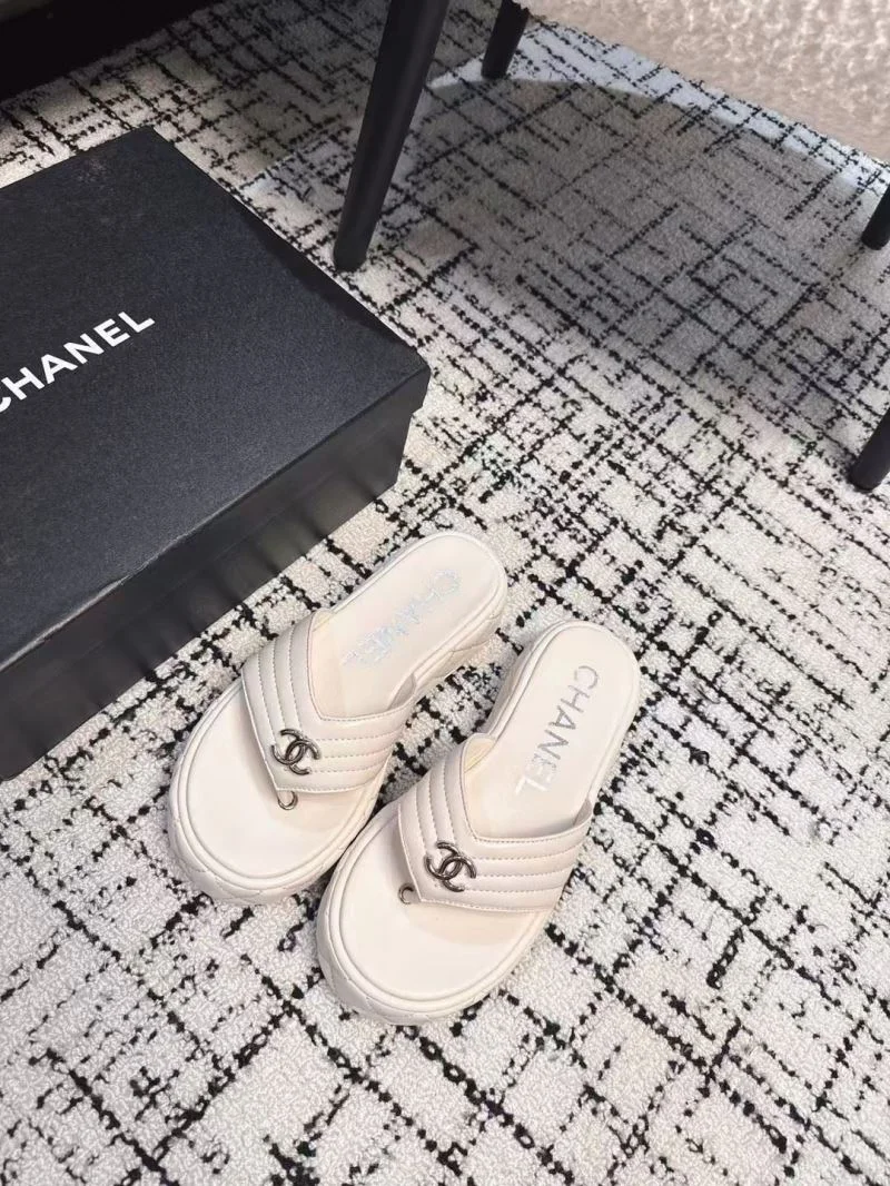 Chanel Slippers Colorful 17651