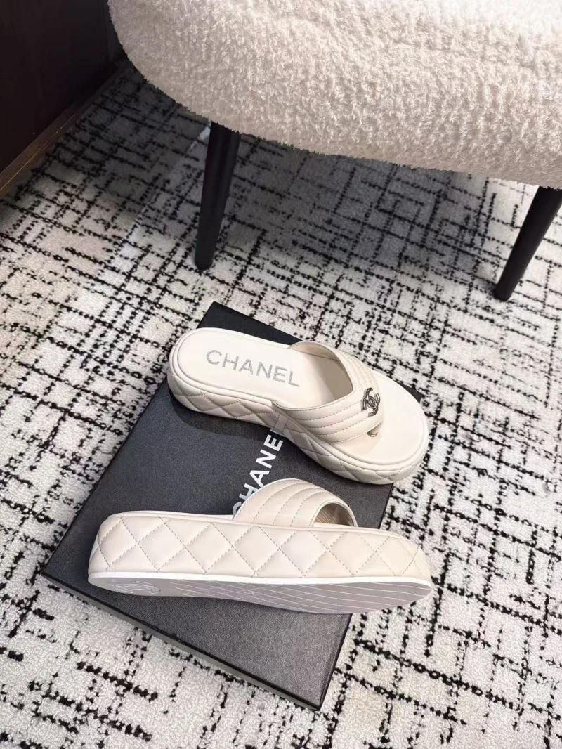 Chanel Slippers Colorful 17651