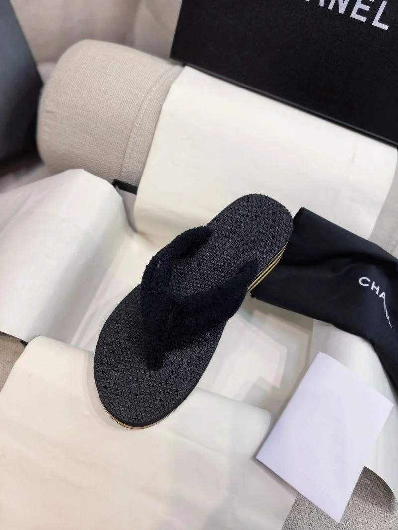 Chanel Slippers Sleek 17722
