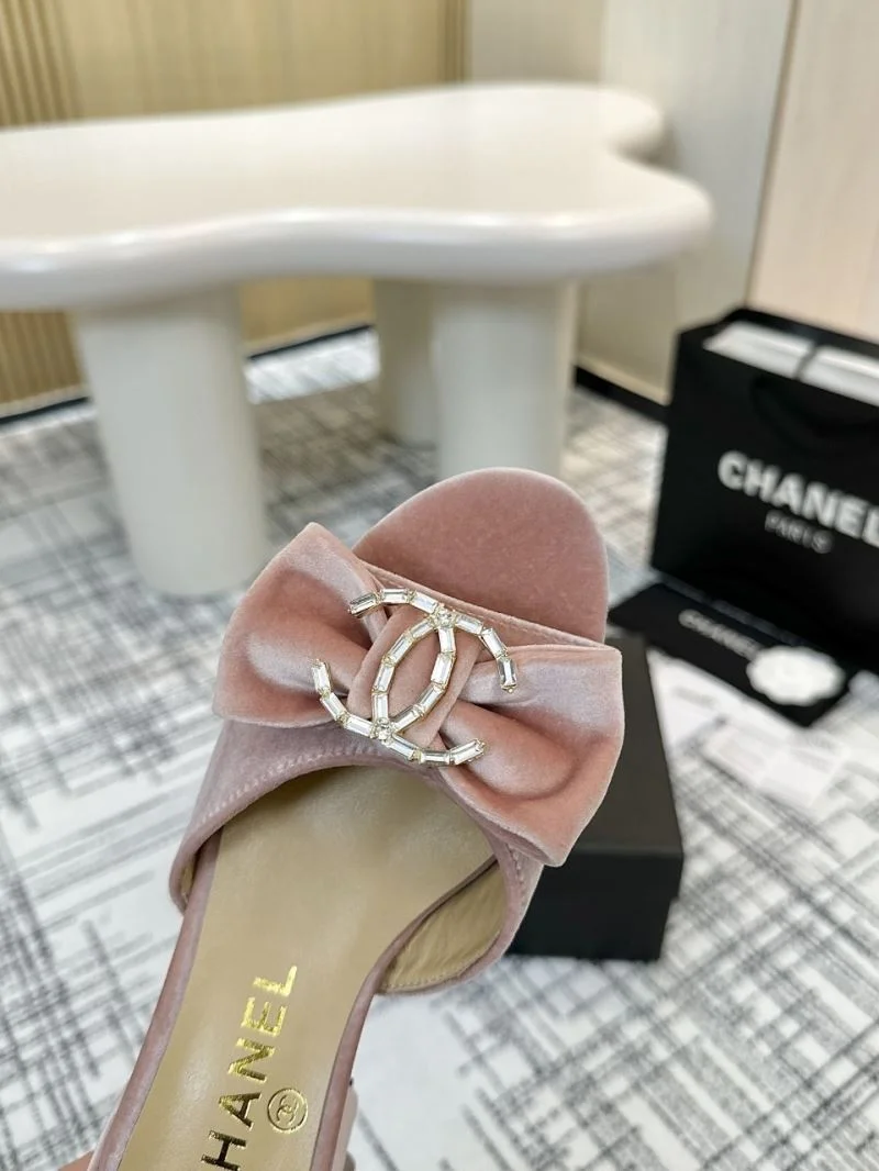 EyeCatching Chanel Slippers 17640