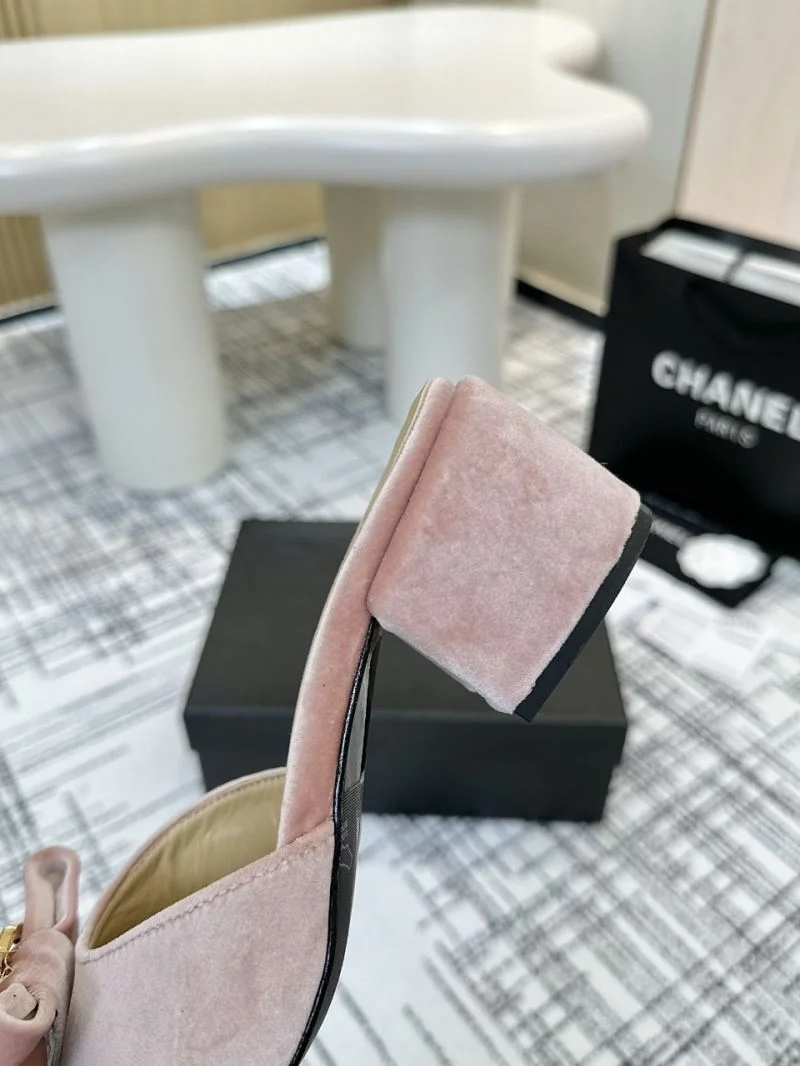 EyeCatching Chanel Slippers 17640
