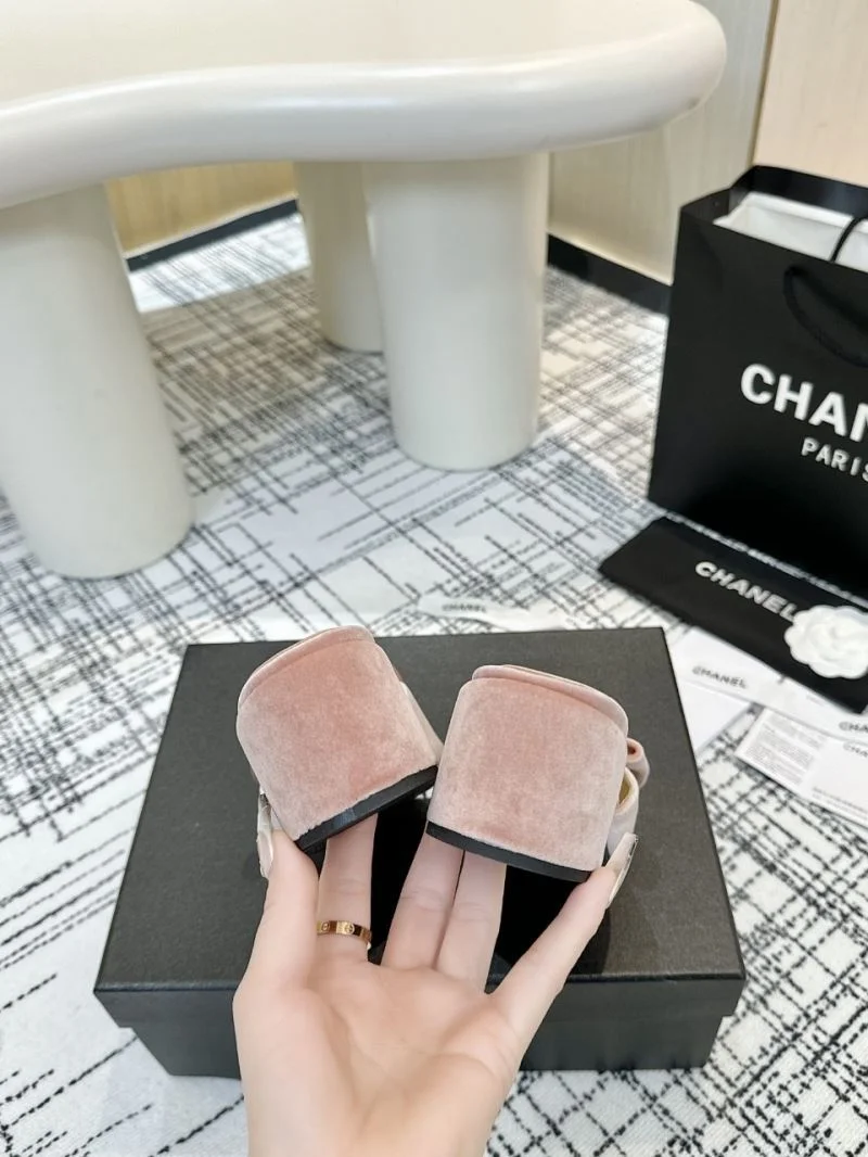 EyeCatching Chanel Slippers 17640