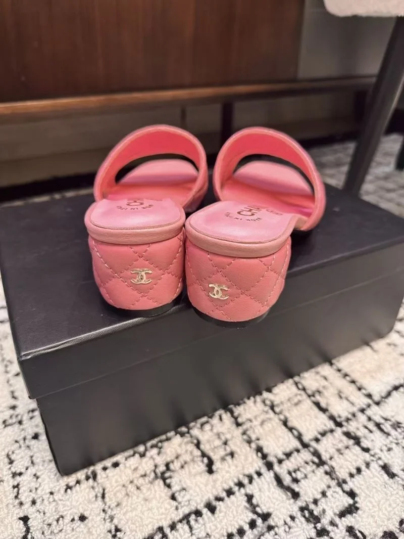 Chanel Slippers Youthful 17618