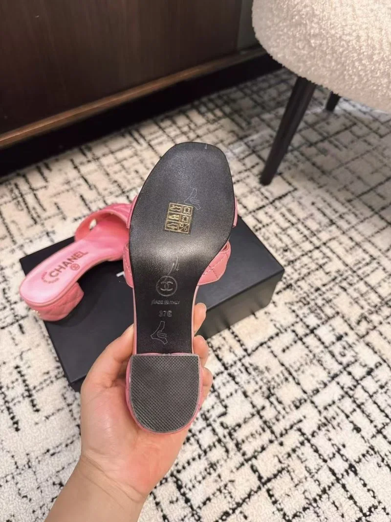Chanel Slippers Youthful 17618