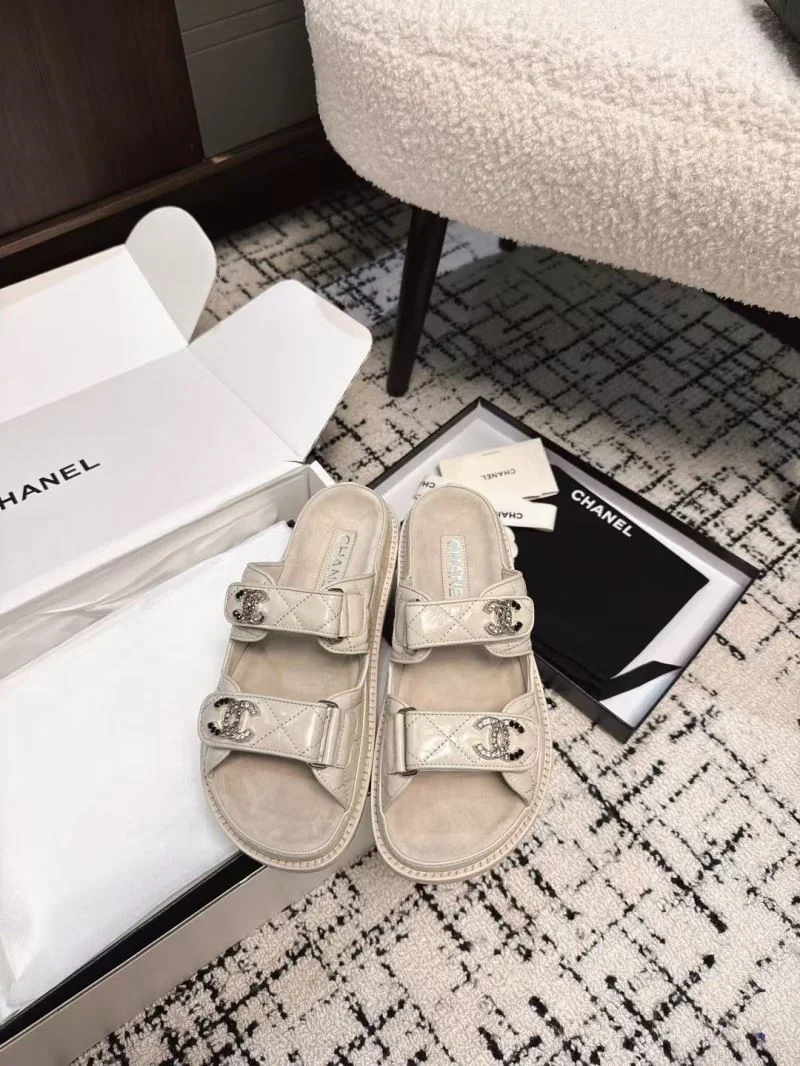 Chanel Slippers Elegant 17625
