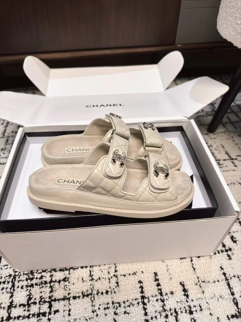 Chanel Slippers Elegant 17625