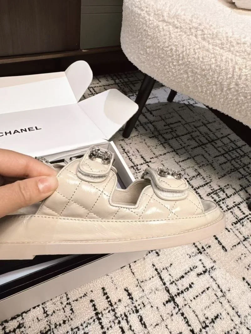 Chanel Slippers Elegant 17625