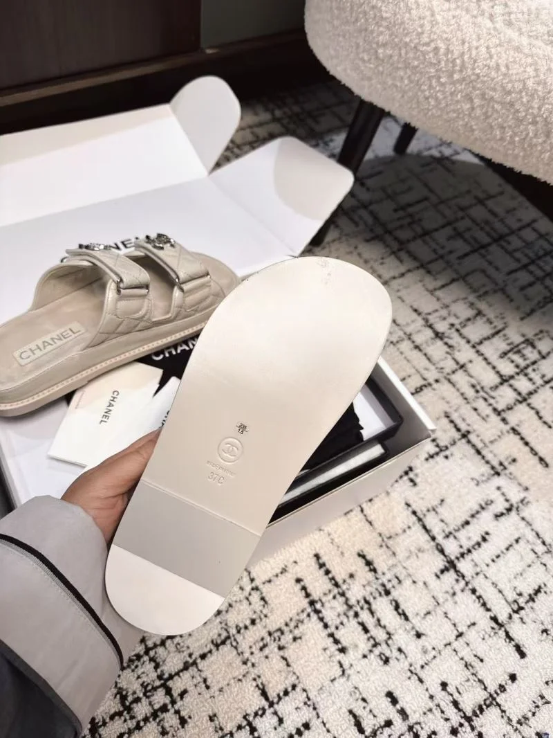 Chanel Slippers Elegant 17625