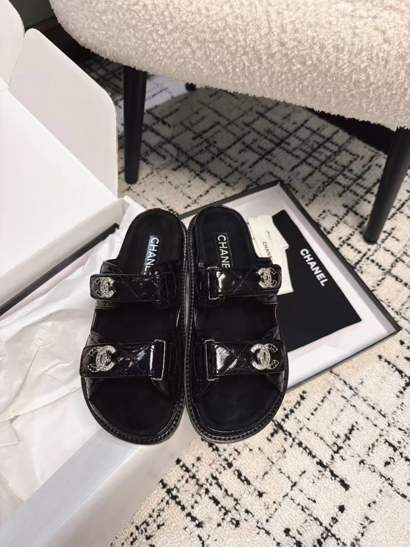 Minimalist Chanel Slippers 17613
