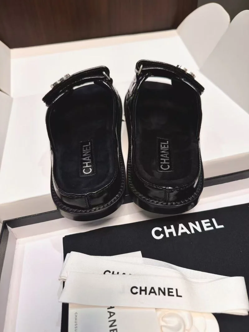 Minimalist Chanel Slippers 17613