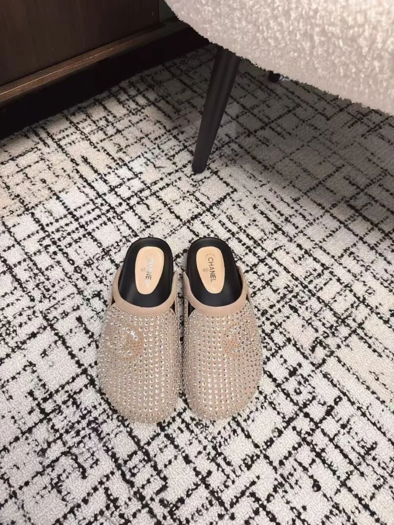 Bold Chanel Slippers 17608