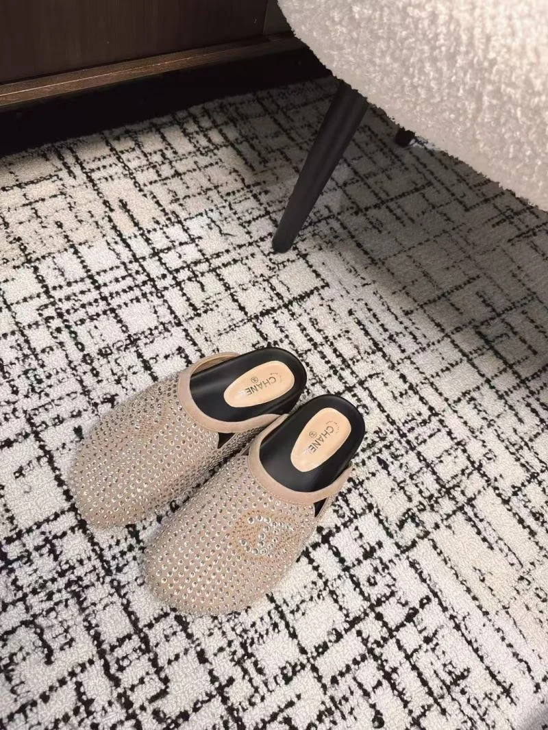 Bold Chanel Slippers 17608