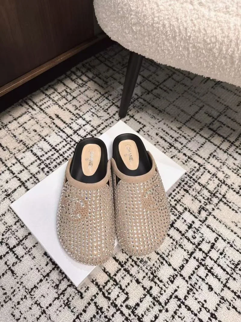 Bold Chanel Slippers 17608