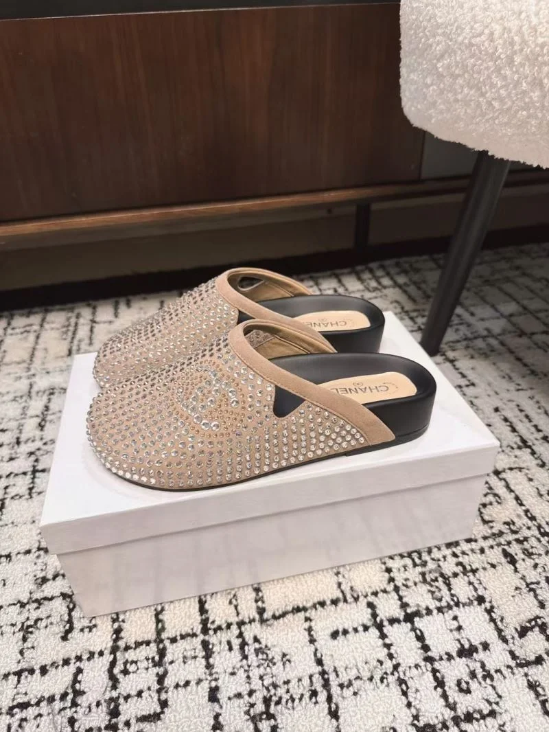 Bold Chanel Slippers 17608